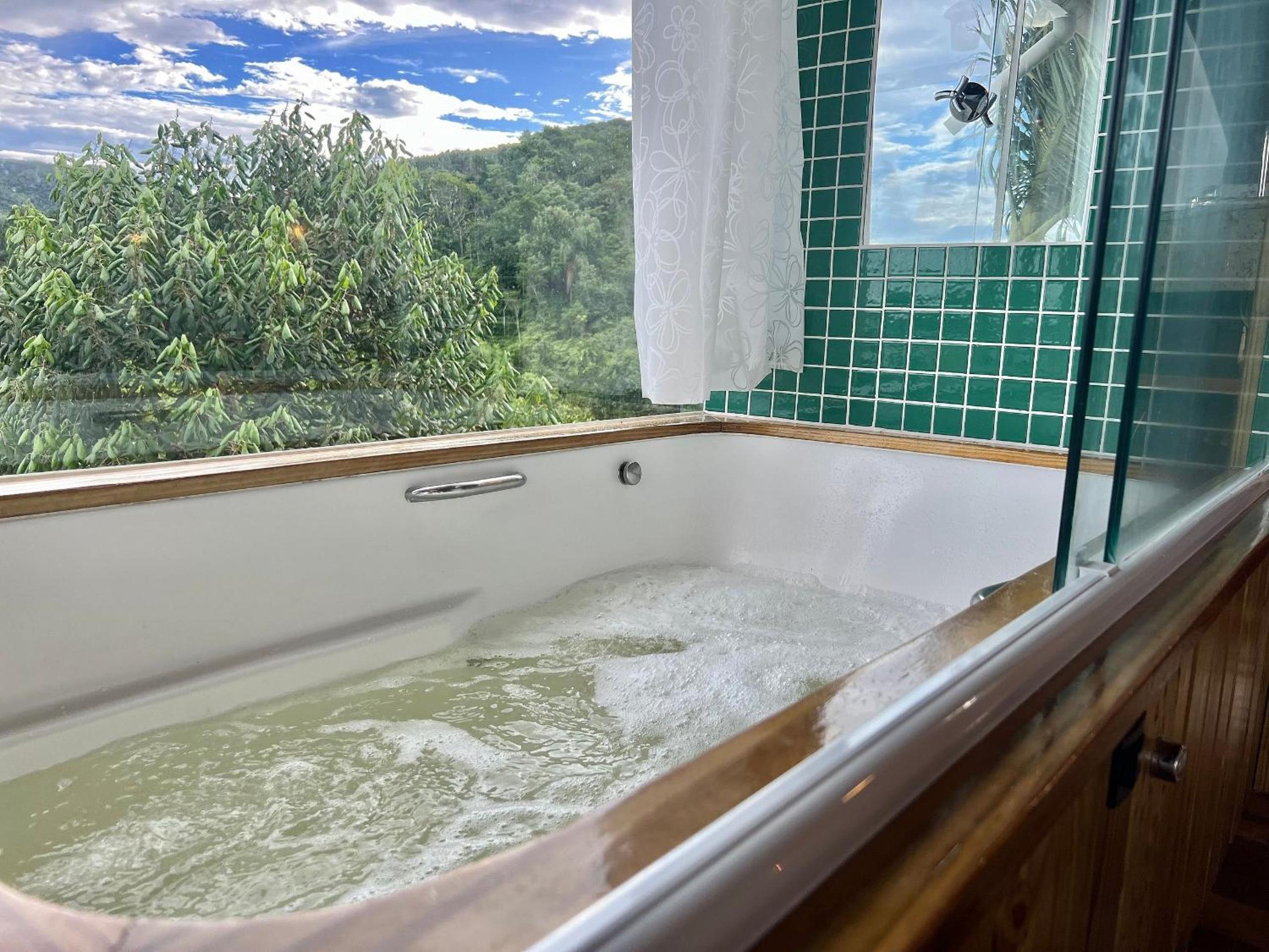 Vista incrível! Chalé com hidromassagem! FU01I