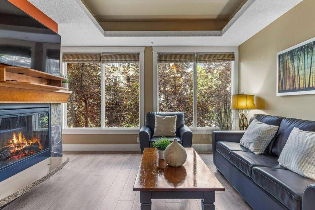 Gorgeous Mountain Condo - Pool & Hot Tub