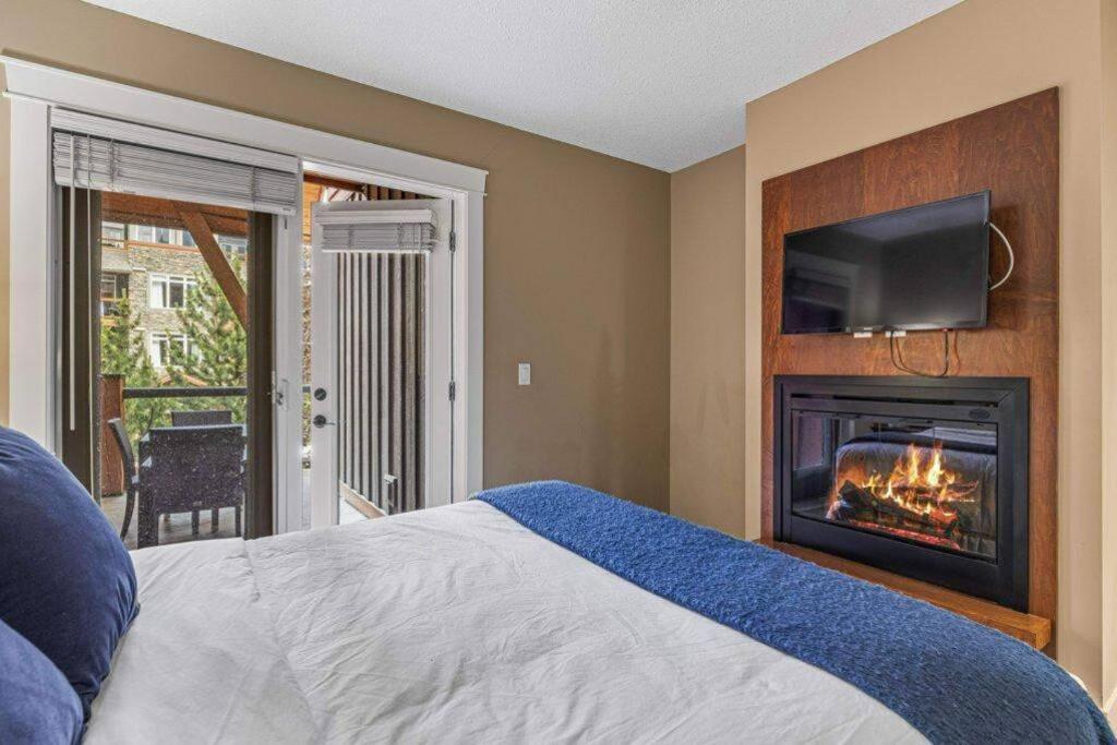 Gorgeous Mountain Condo - Pool & Hot Tub