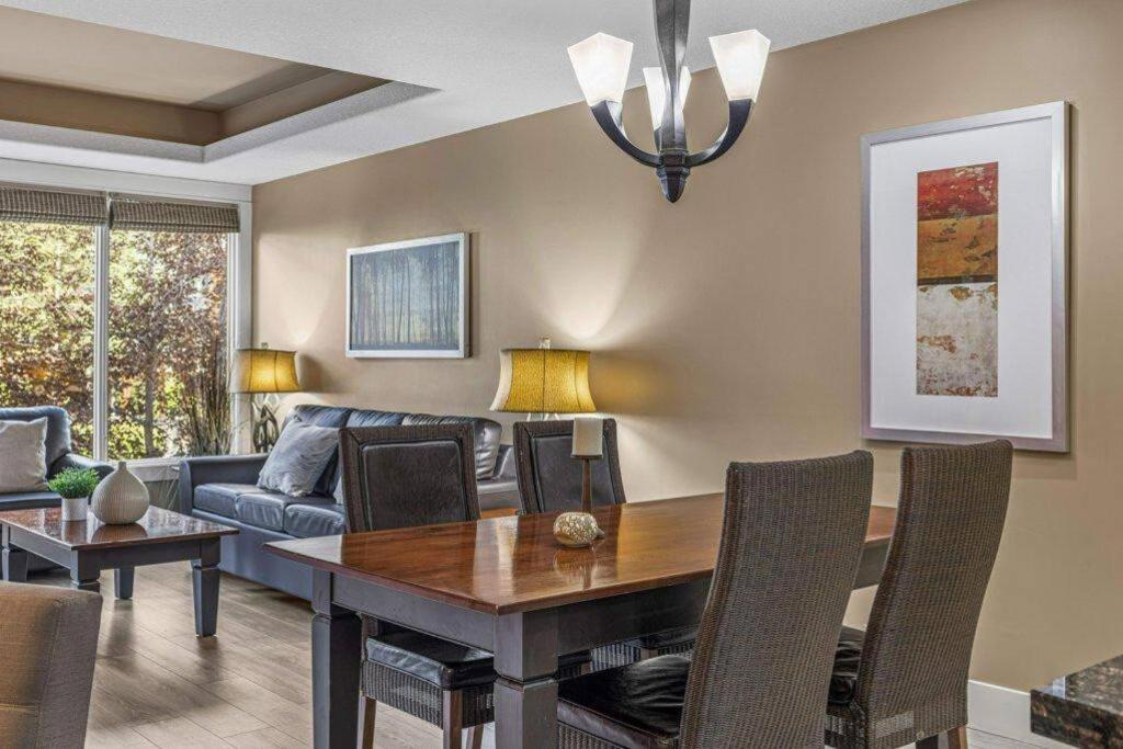 Gorgeous Mountain Condo - Pool & Hot Tub