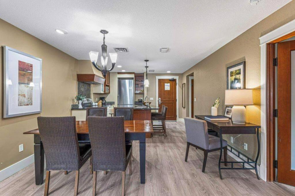 Gorgeous Mountain Condo - Pool & Hot Tub