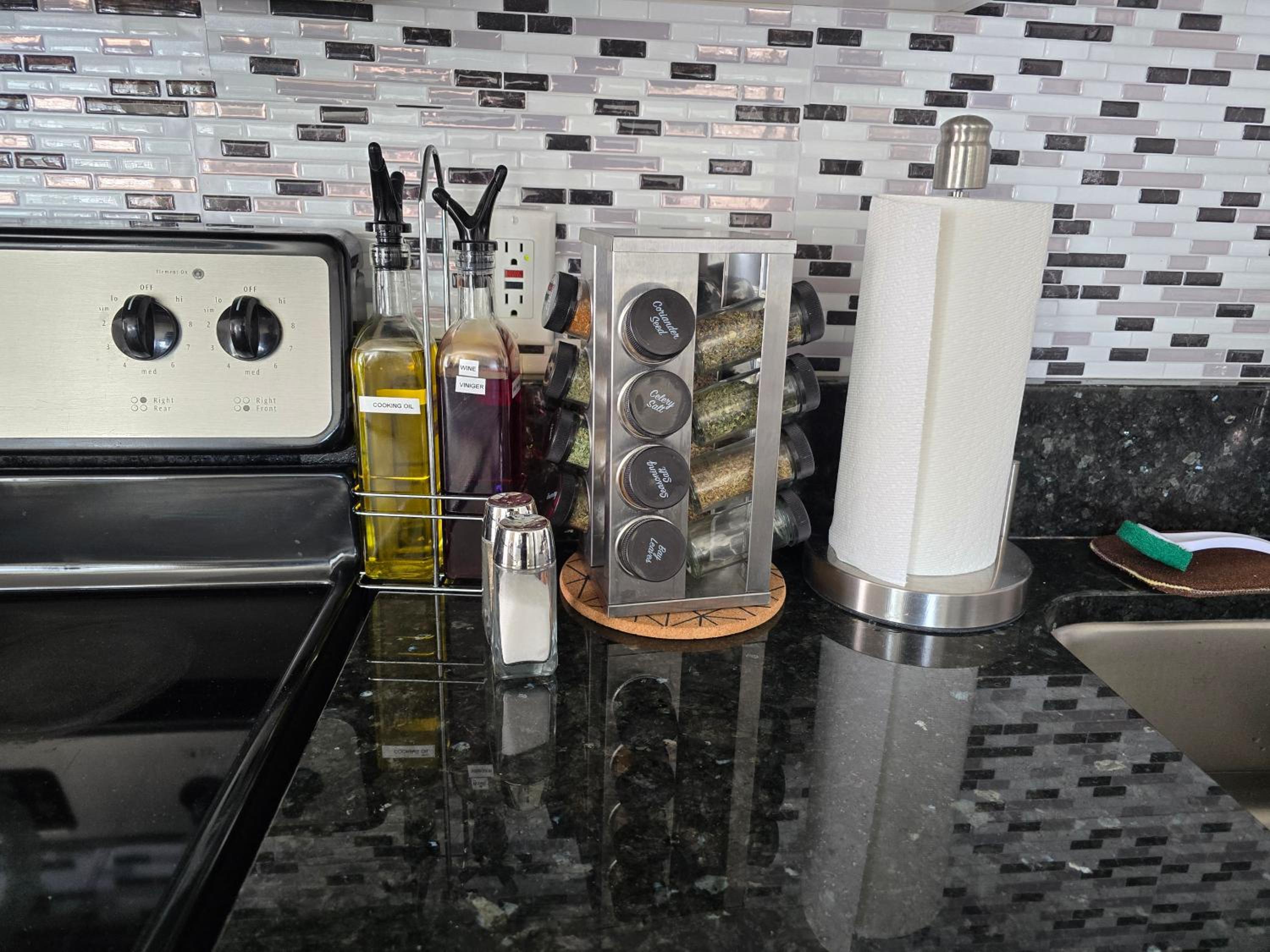 Smart Stylish Downtown Condo- 2 bedrooms