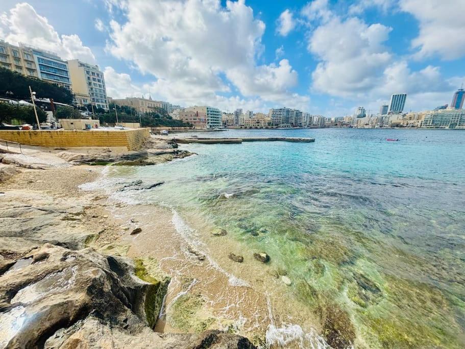 House in Sliema 5 minutes walking distance to beach view 3
