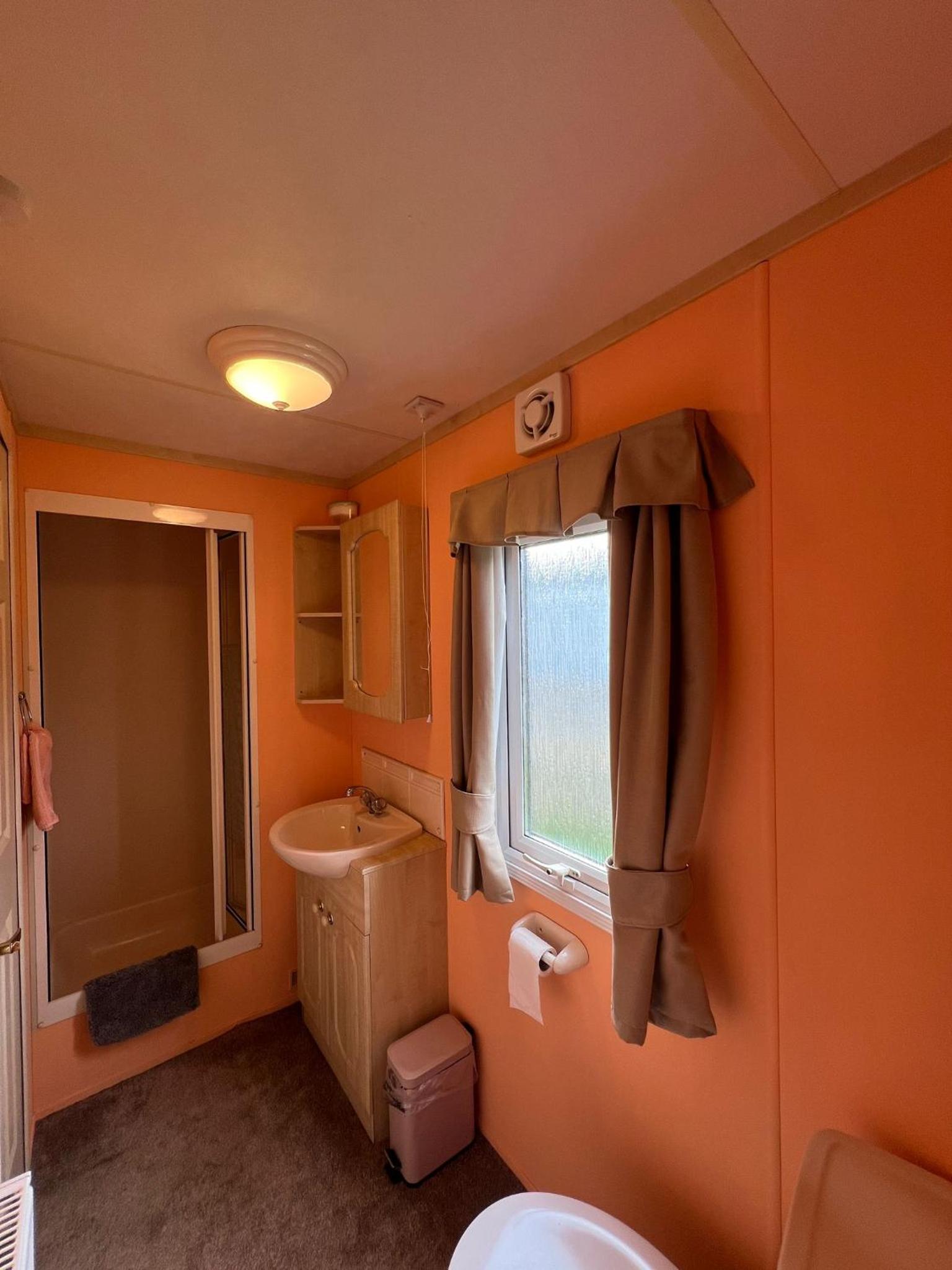 Light and Airy 2 Bedroom Mobile Home view 5