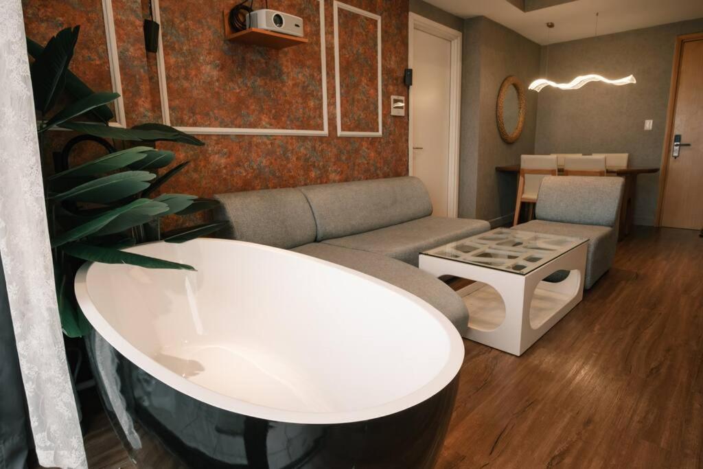 Masteri Riverview - Bathtub/Projector/Sound Sys