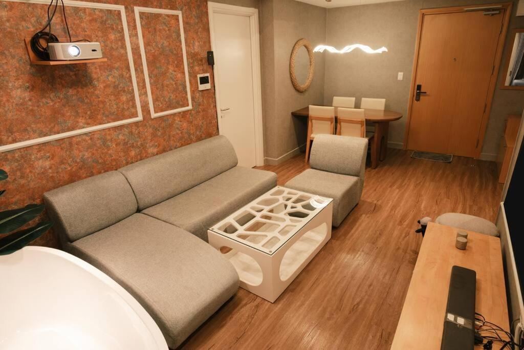 Masteri Riverview - Bathtub/Projector/Sound Sys