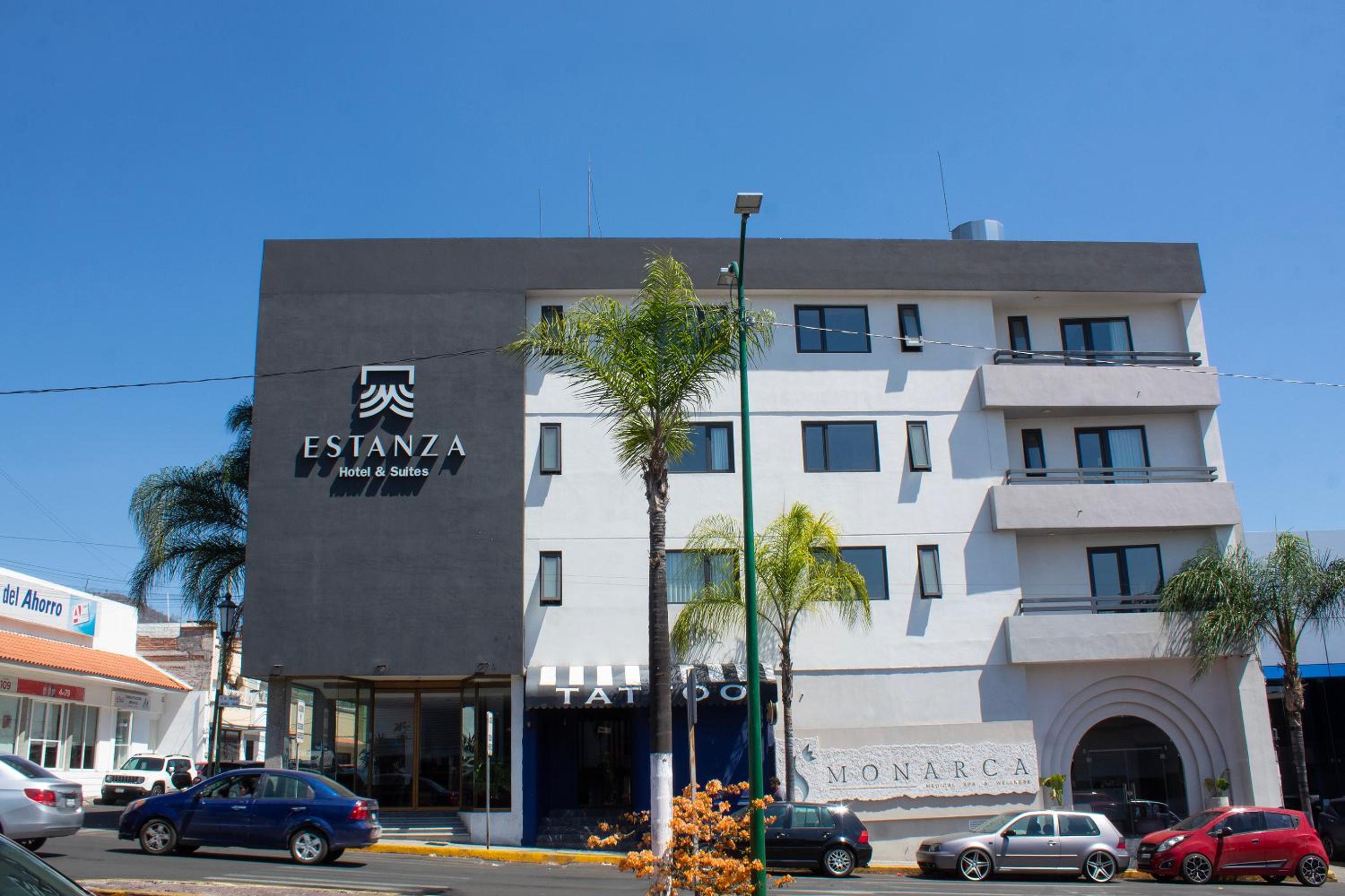 Hotel Estanza Hotel & Suites - Image 1