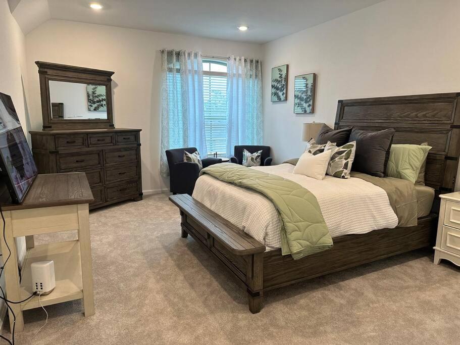 4bd 3ba new home in Humble view 5