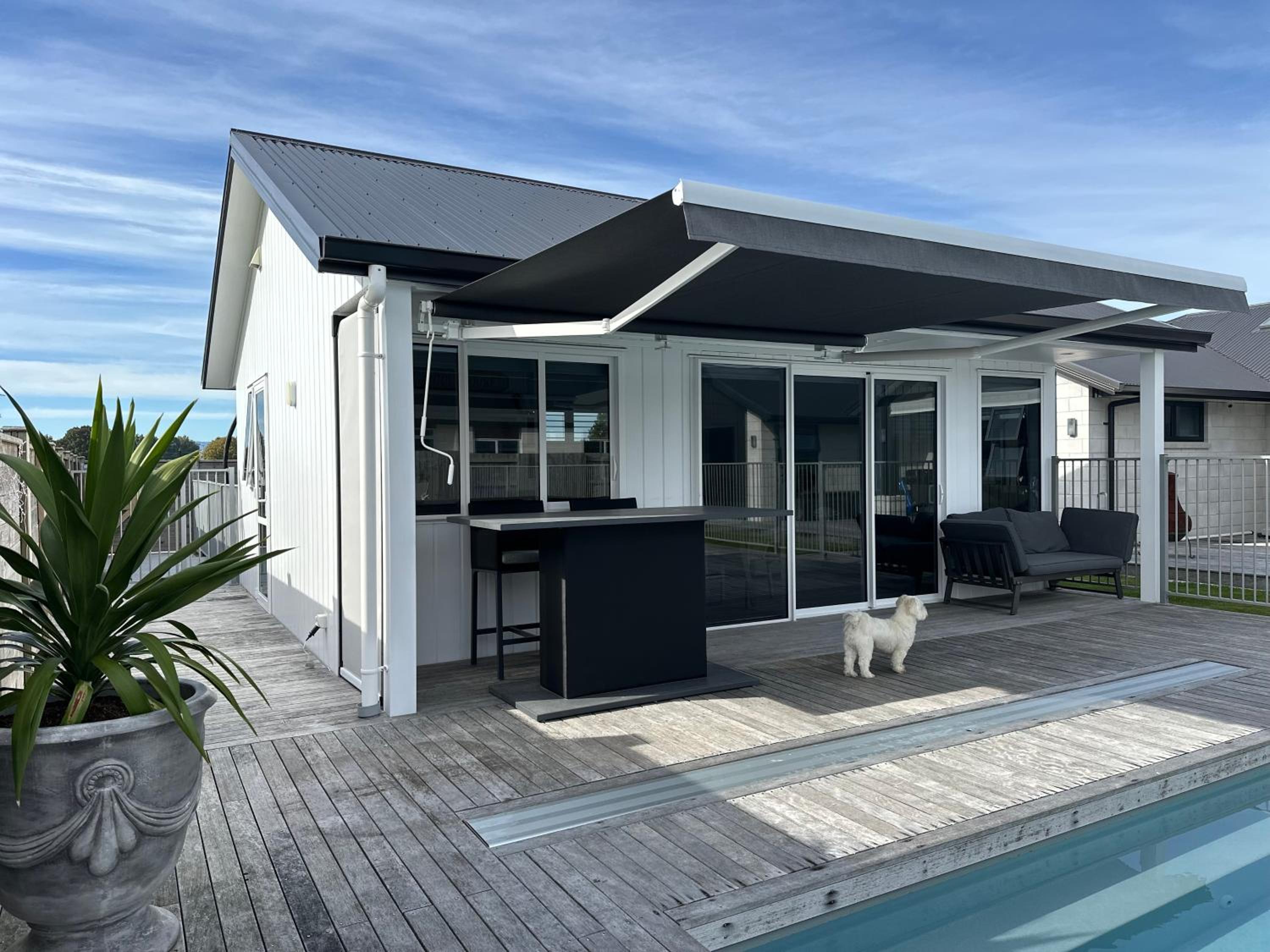 Luxury Poolside Studio Near Hobbiton