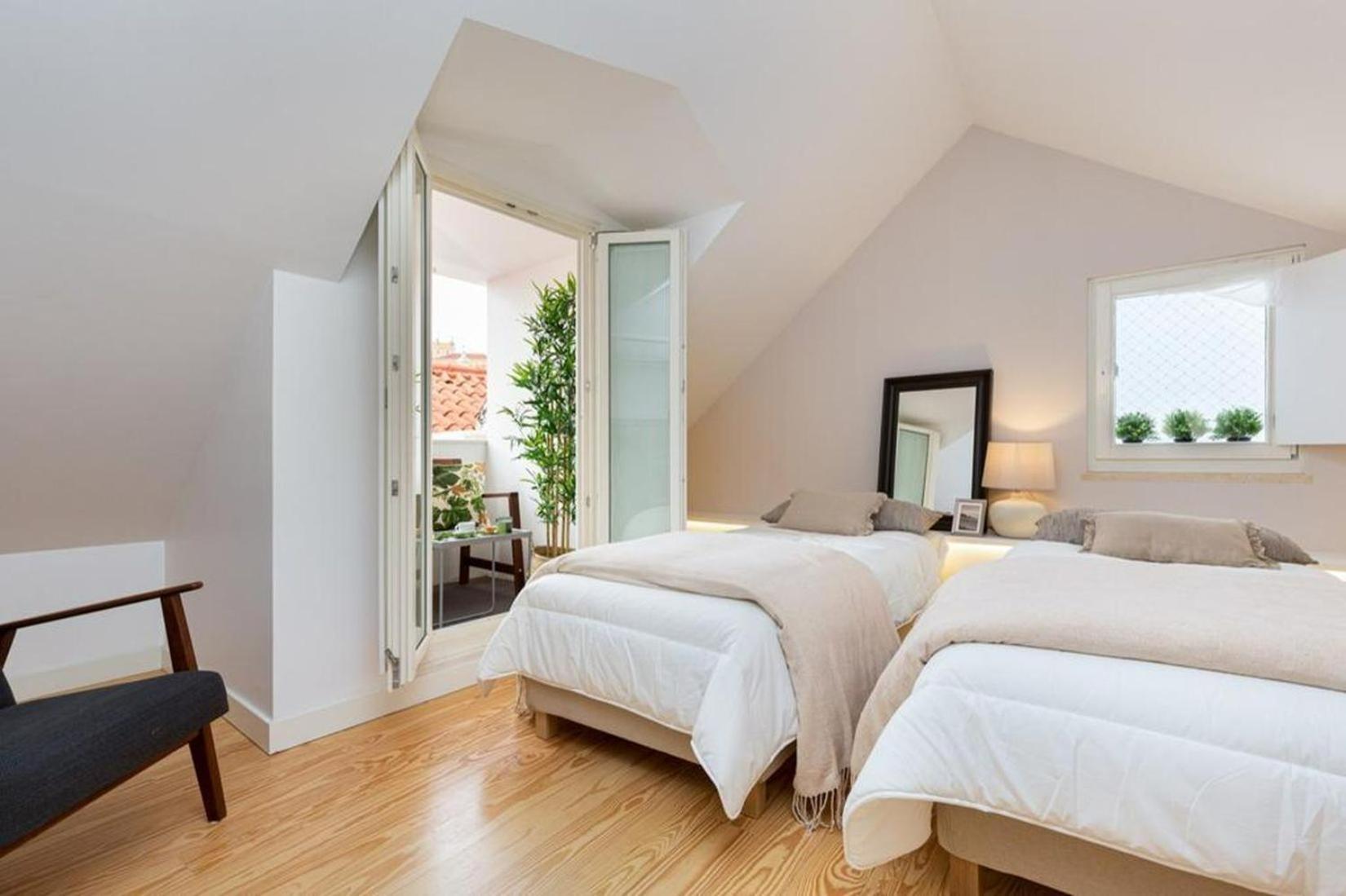 Apartment • Downtown Lisbon • 3 Bedrooms • Balcony view 2