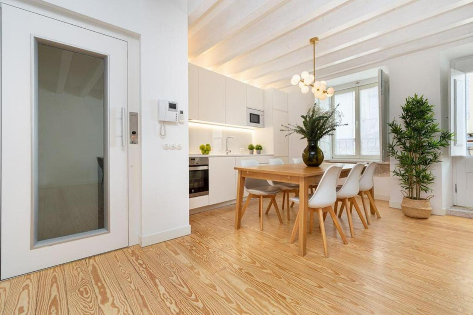 Apartment • Downtown Lisbon • 3 Bedrooms • Balcony view 4