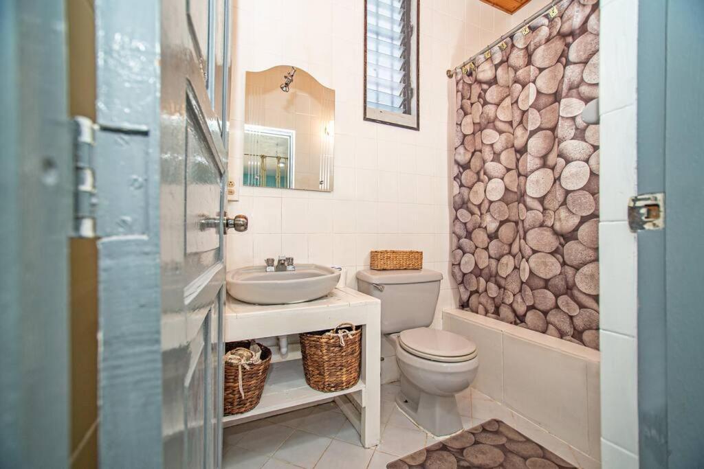 Studio Apartment Center of Sosua Remote Worker Space Fast WiFi