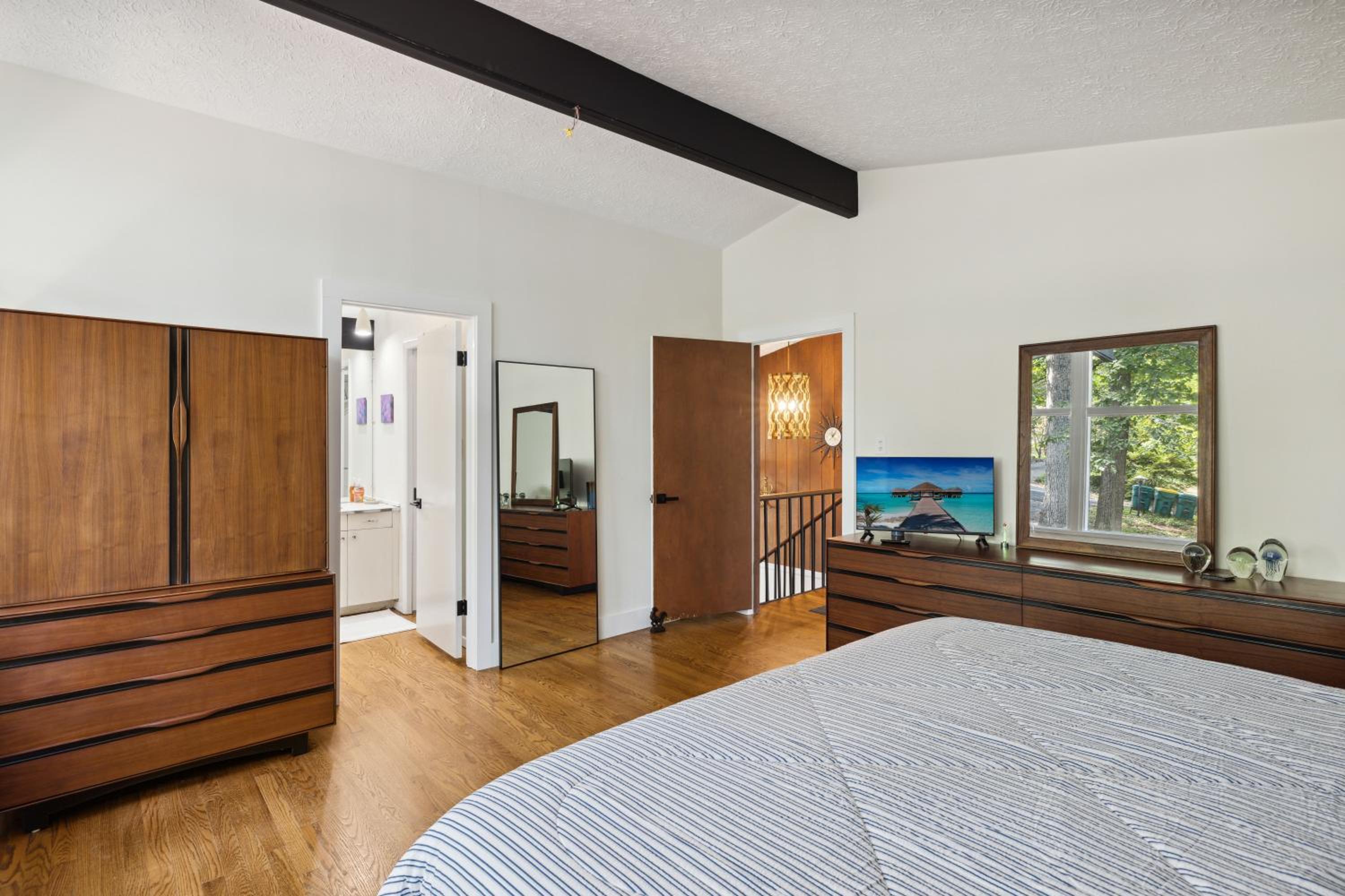 Pineview Haven by KABINO Bright and Modern Open Concept Carport Private Patio Sunroom view 2