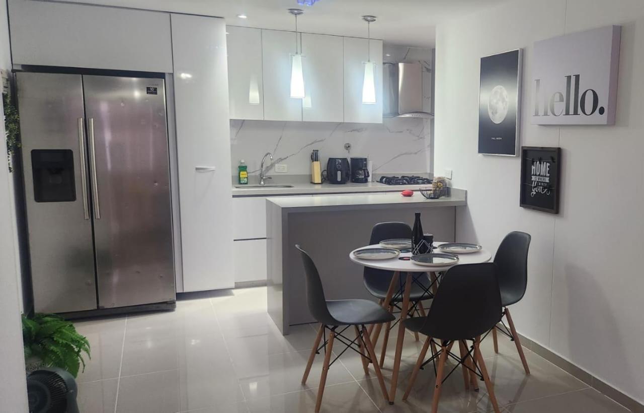 HERMOSO APARTAMENTO EN EL POBLADO (CIUDAD DEL RIO), MEDELLIN