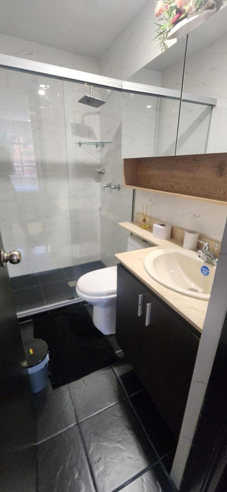 HERMOSO APARTAMENTO EN EL POBLADO (CIUDAD DEL RIO), MEDELLIN