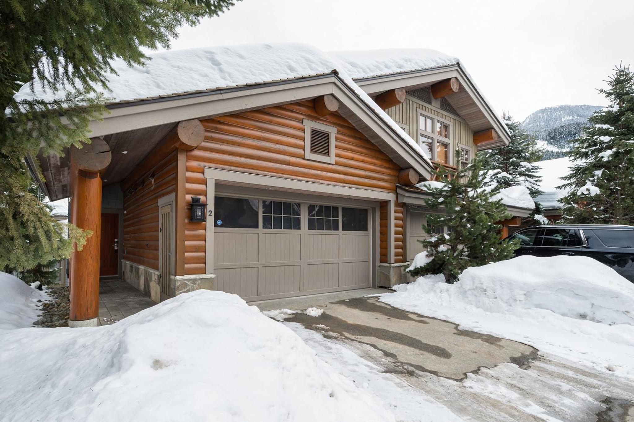 3BR Luxury Home in Taluswood, Hot Tub, Ski In, Ski Out, Two-Car Garage, Village Parking