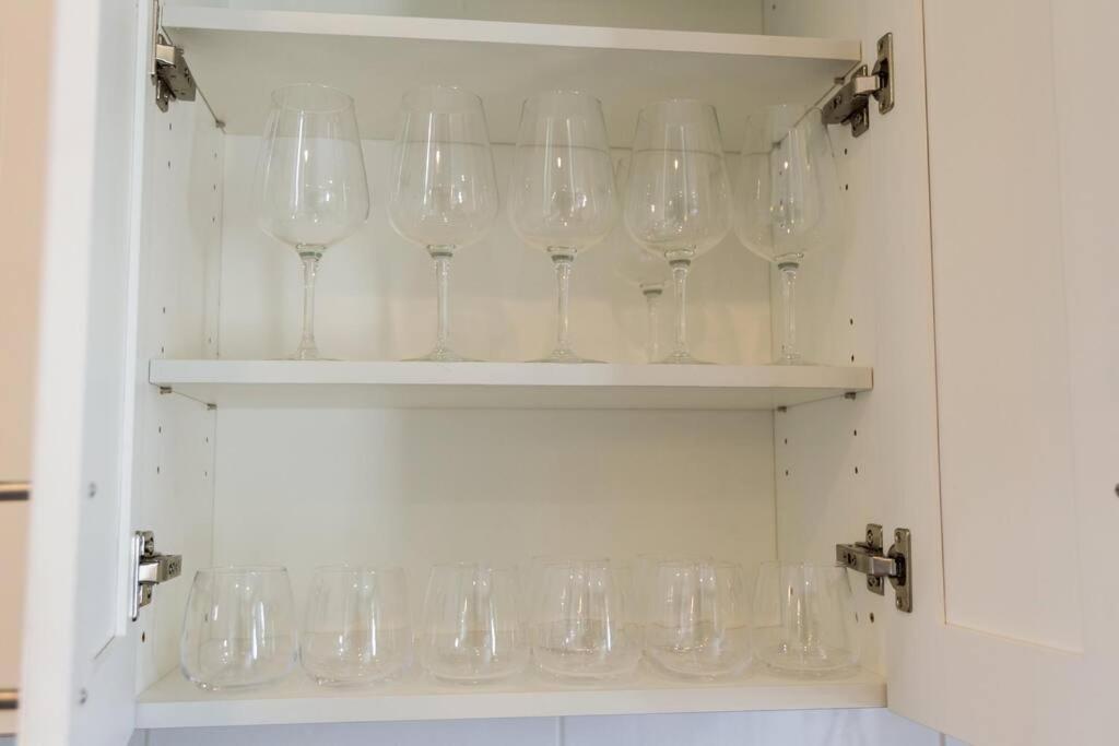 *Executive Home* Long Stays - Garage - WiFi & NFLX