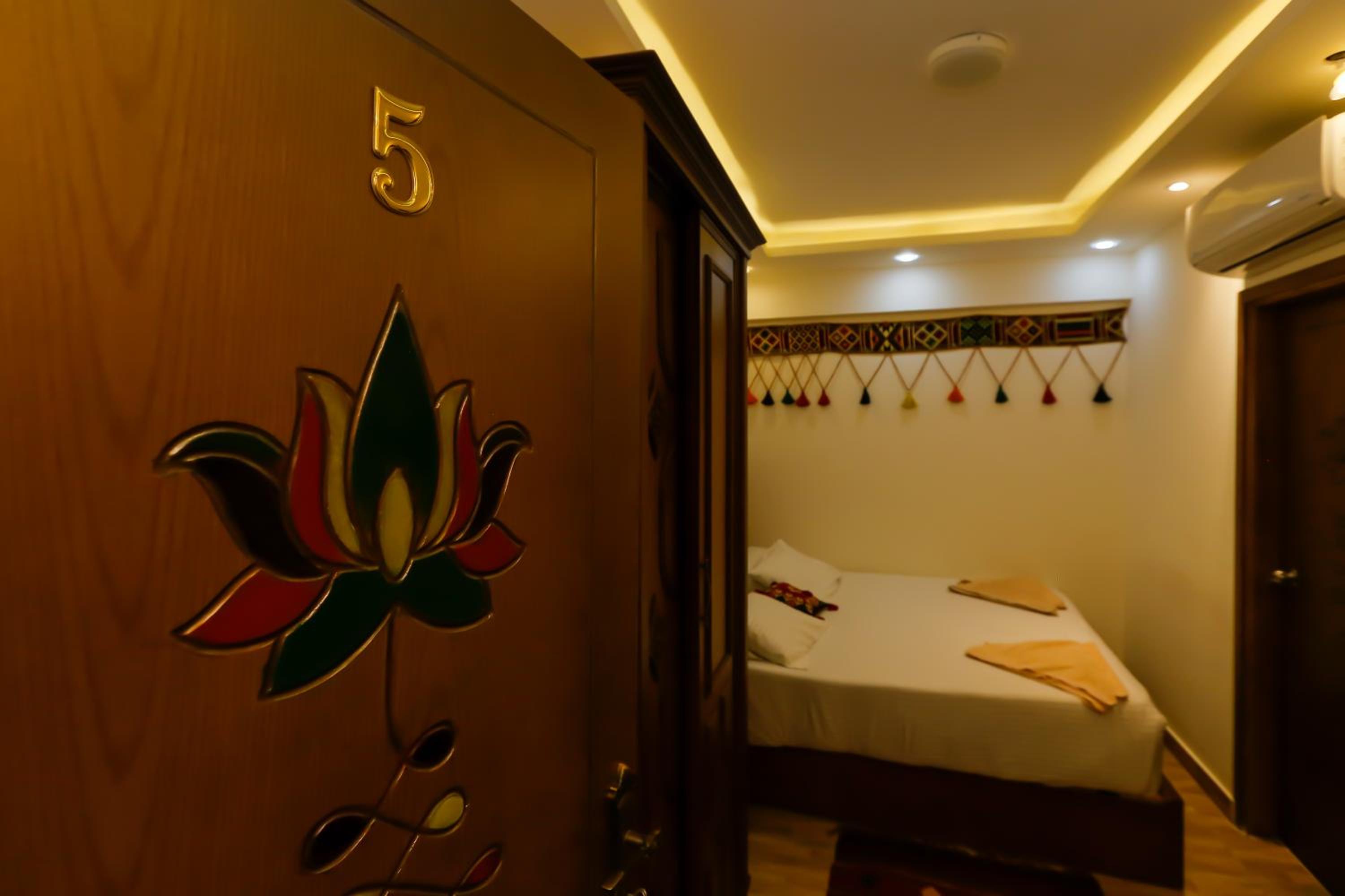 Atlantis Pyramids Inn New