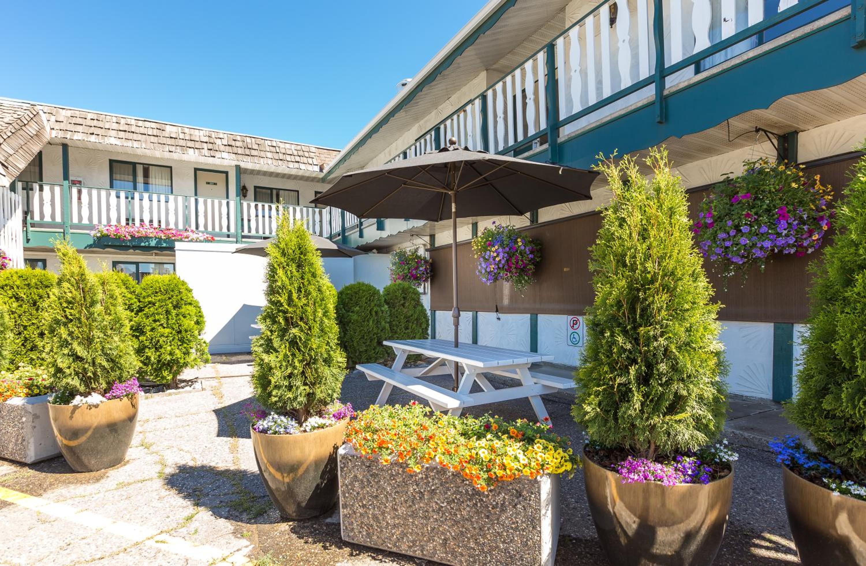 Grama's Inn