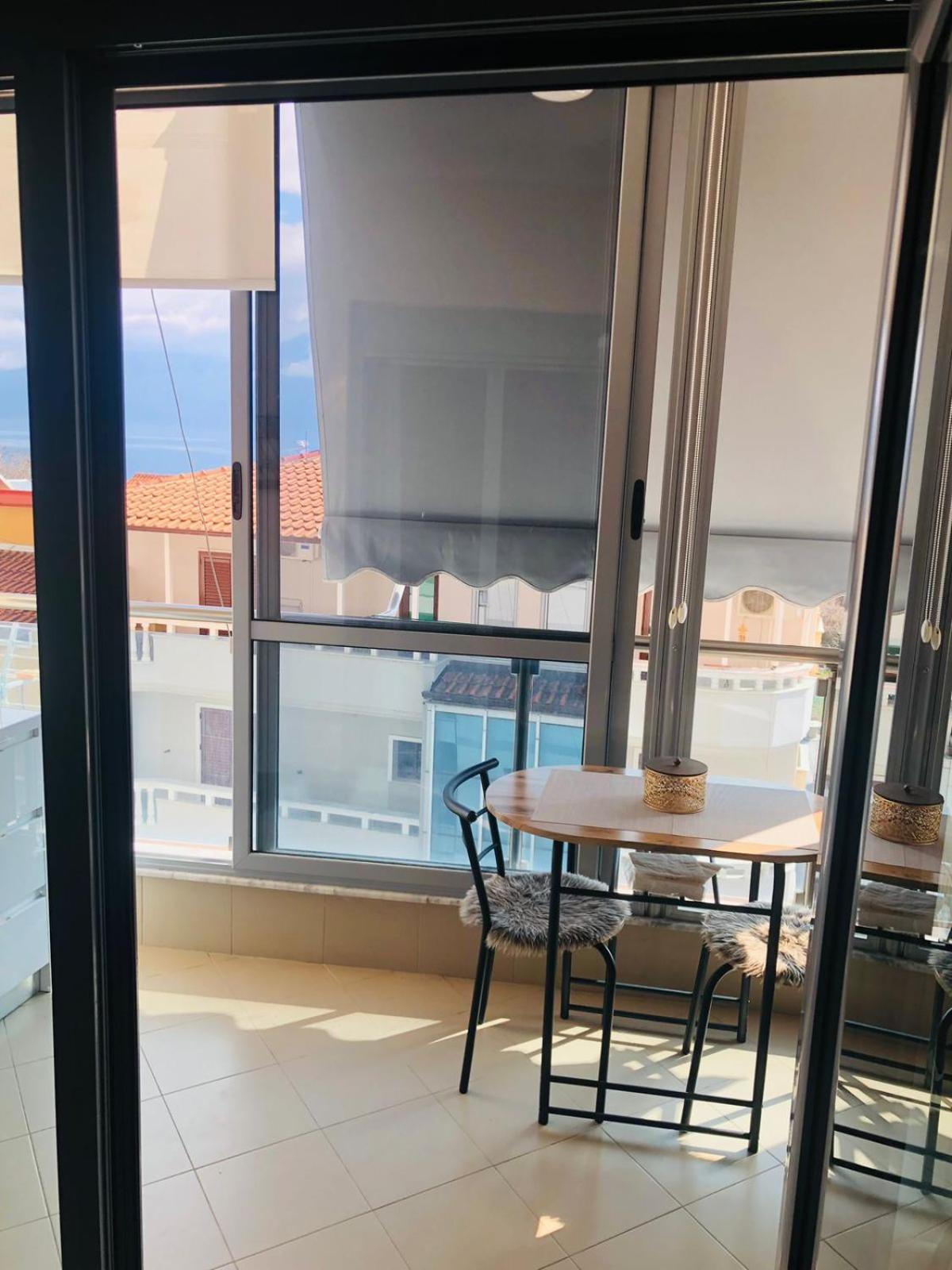 Lakeview Cozy Apartment