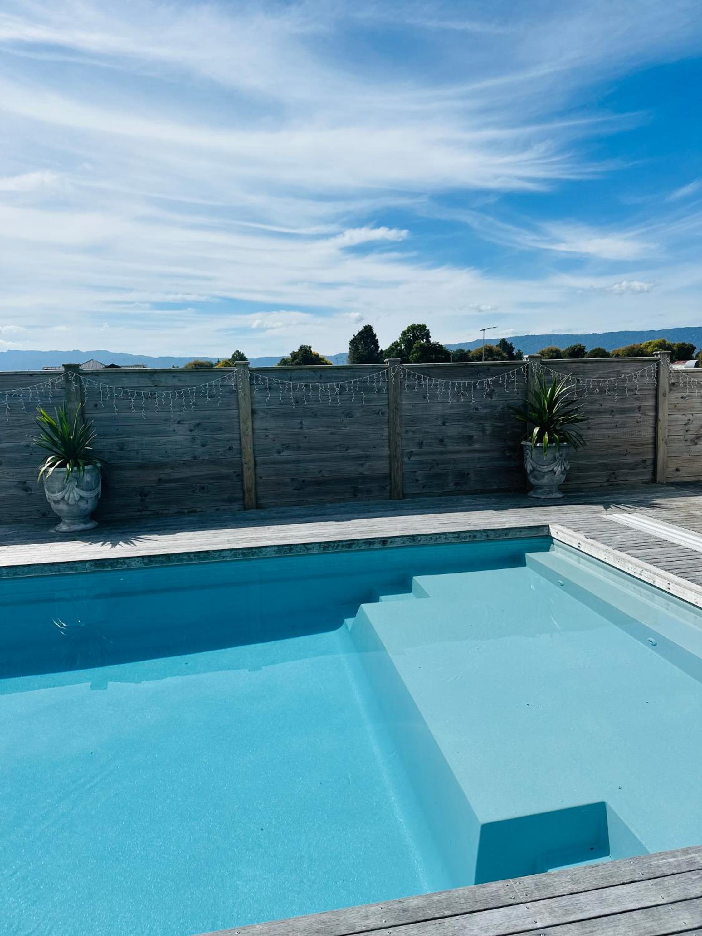 Luxury Poolside Studio Near Hobbiton