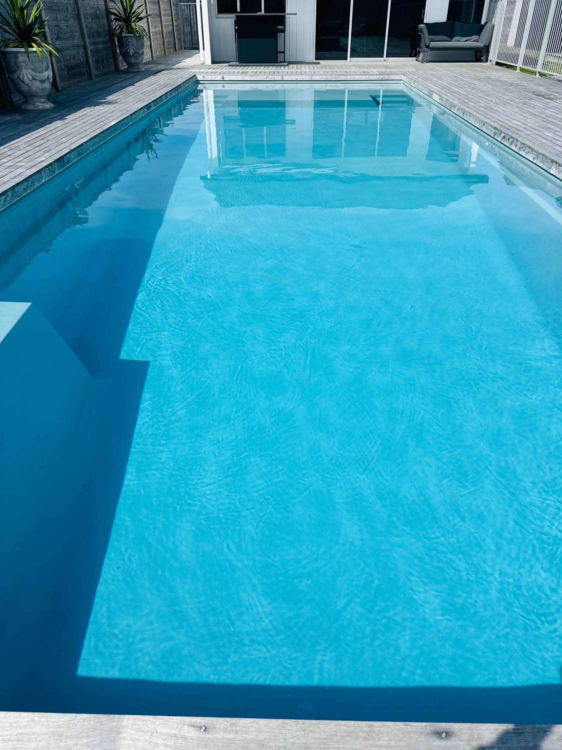 Luxury Poolside Studio Near Hobbiton