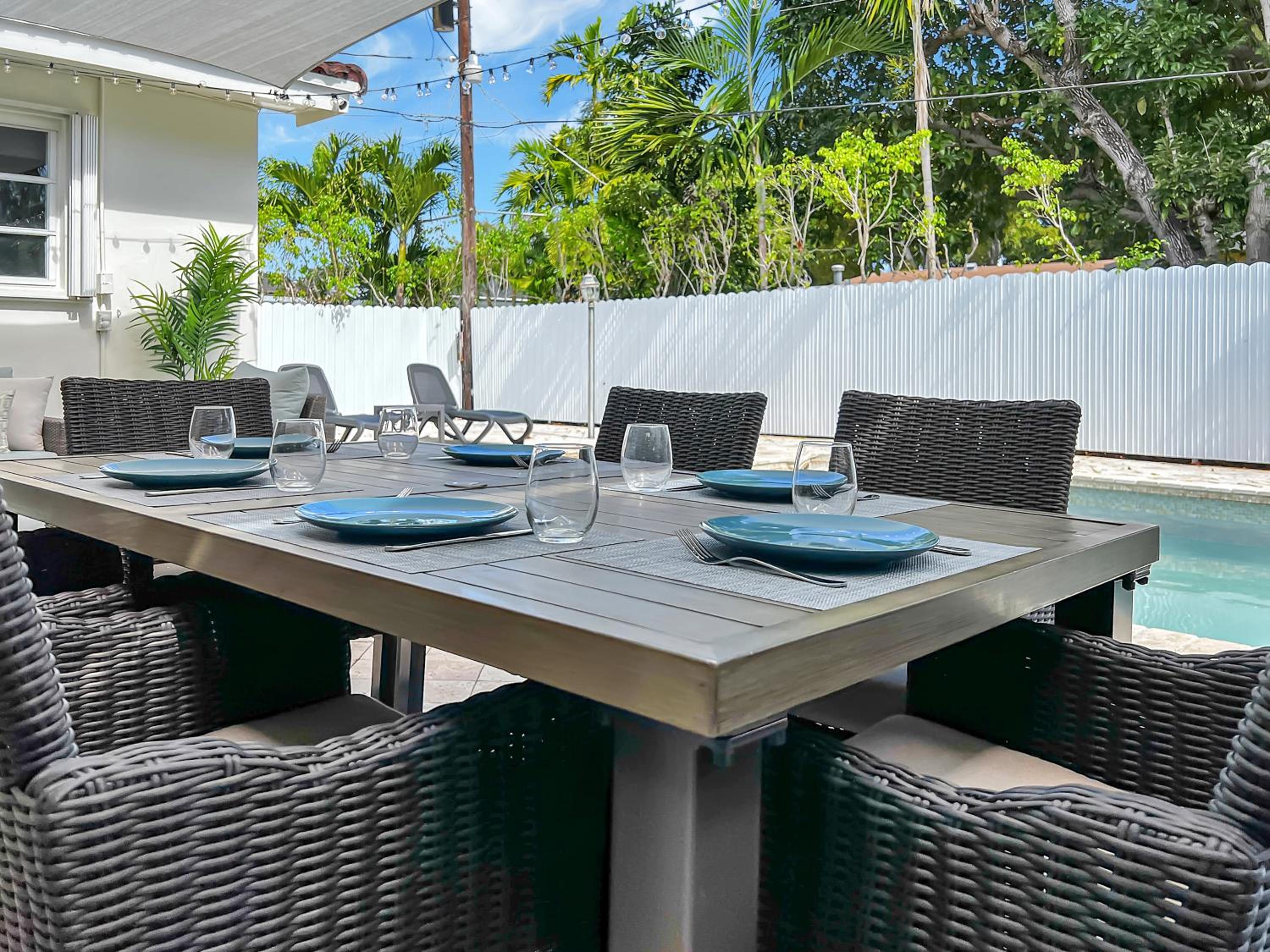 Gated Villa Blanca 5BR 3BA with Heated Pool & BBQ