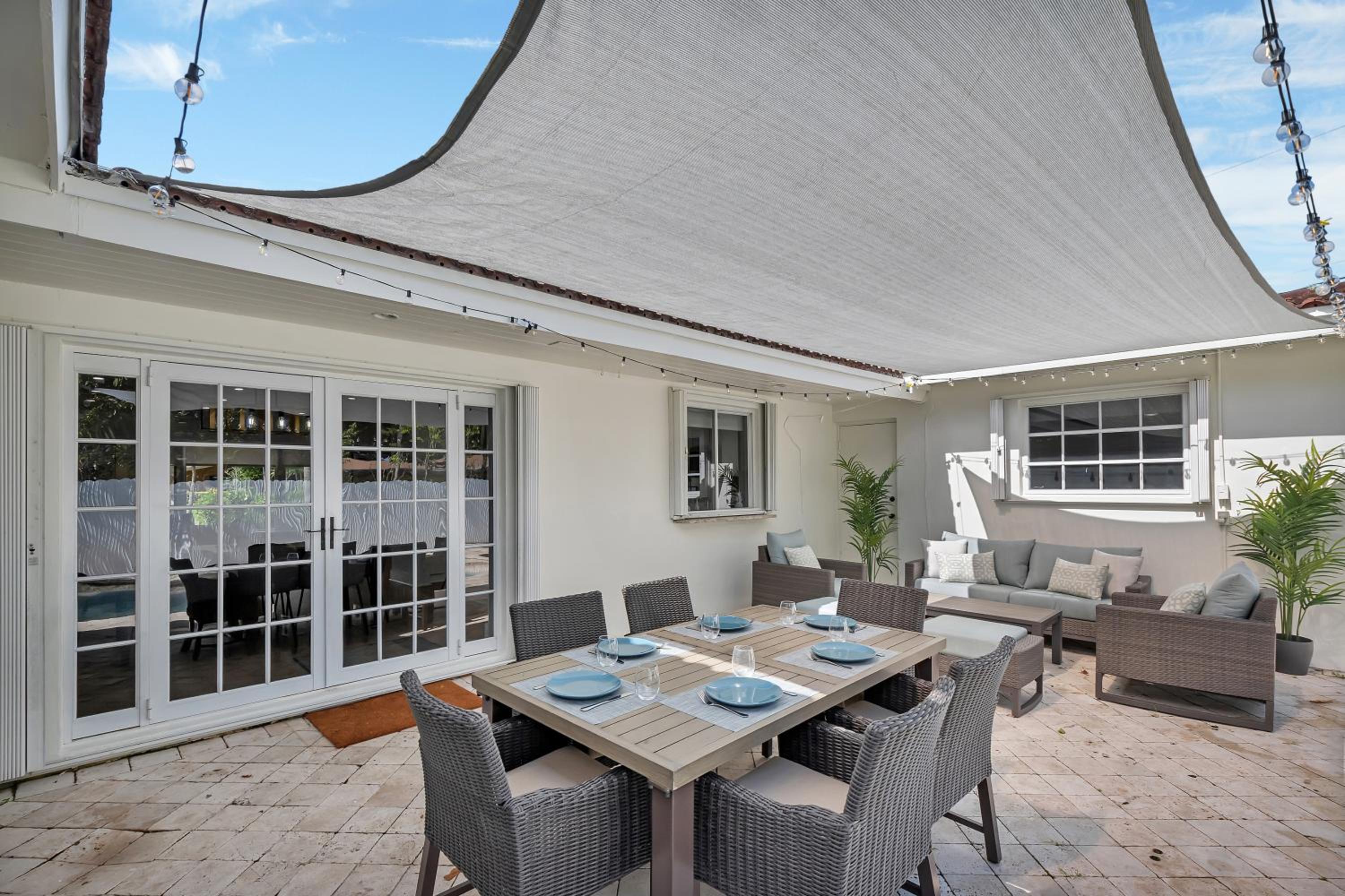 Gated Villa Blanca 5BR 3BA with Heated Pool & BBQ
