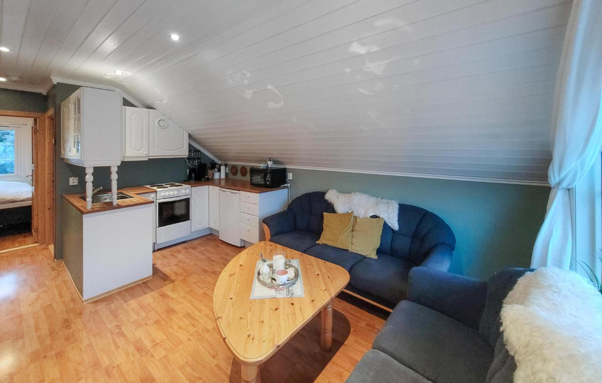 3 Bedroom Cozy Home In Lepsøy view 3