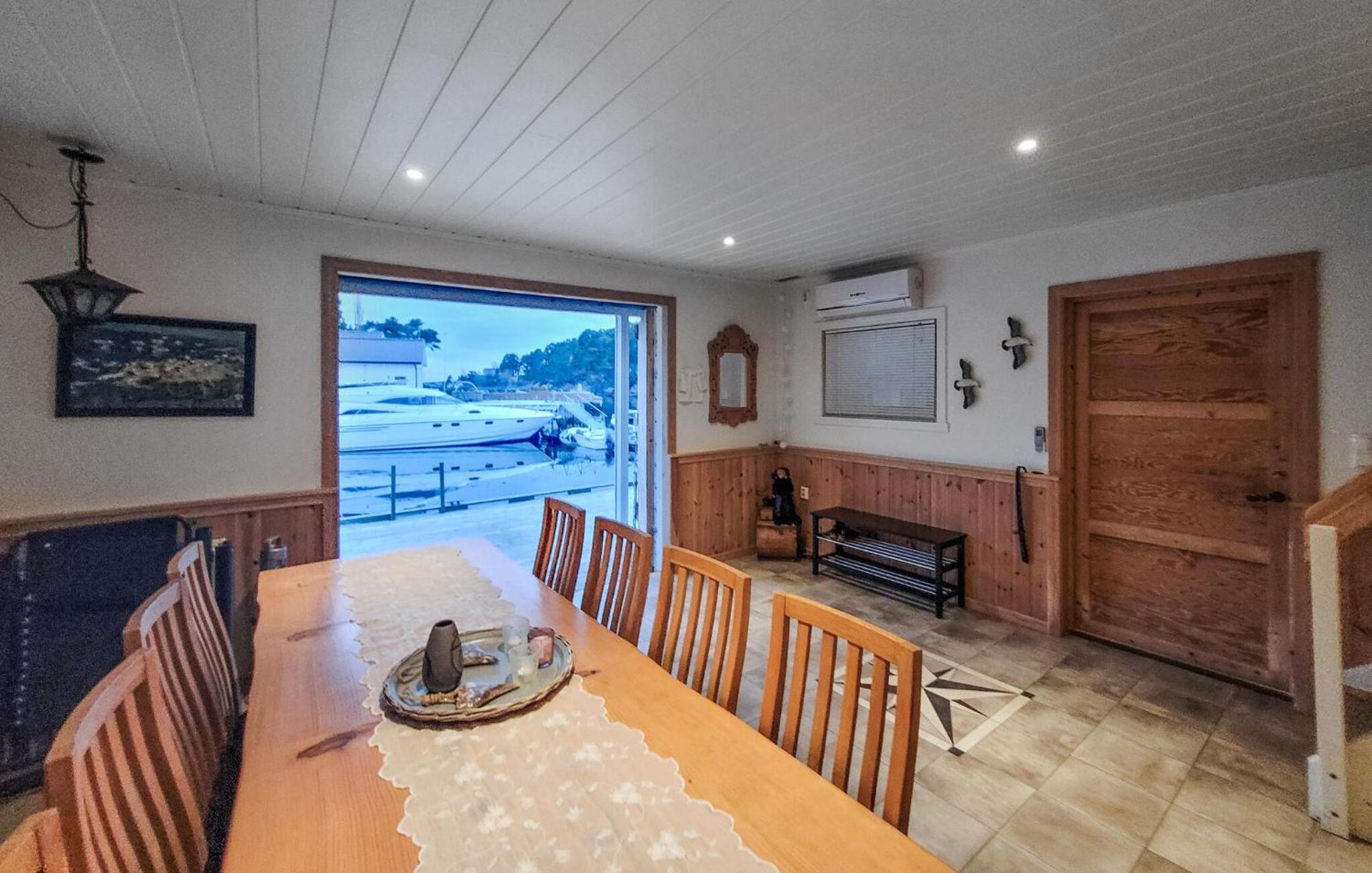 3 Bedroom Cozy Home In Lepsøy view 4
