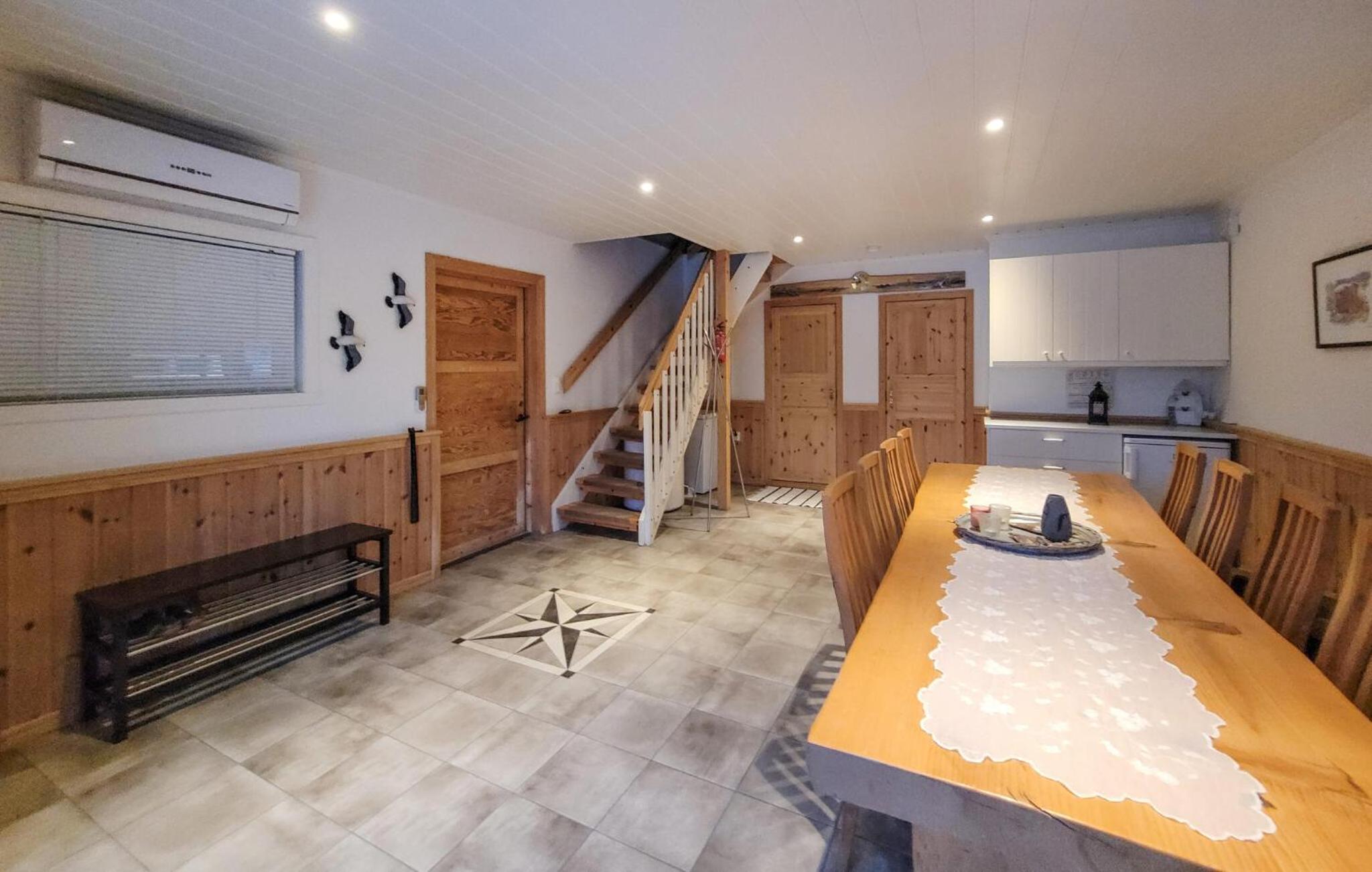 3 Bedroom Cozy Home In Lepsøy view 5