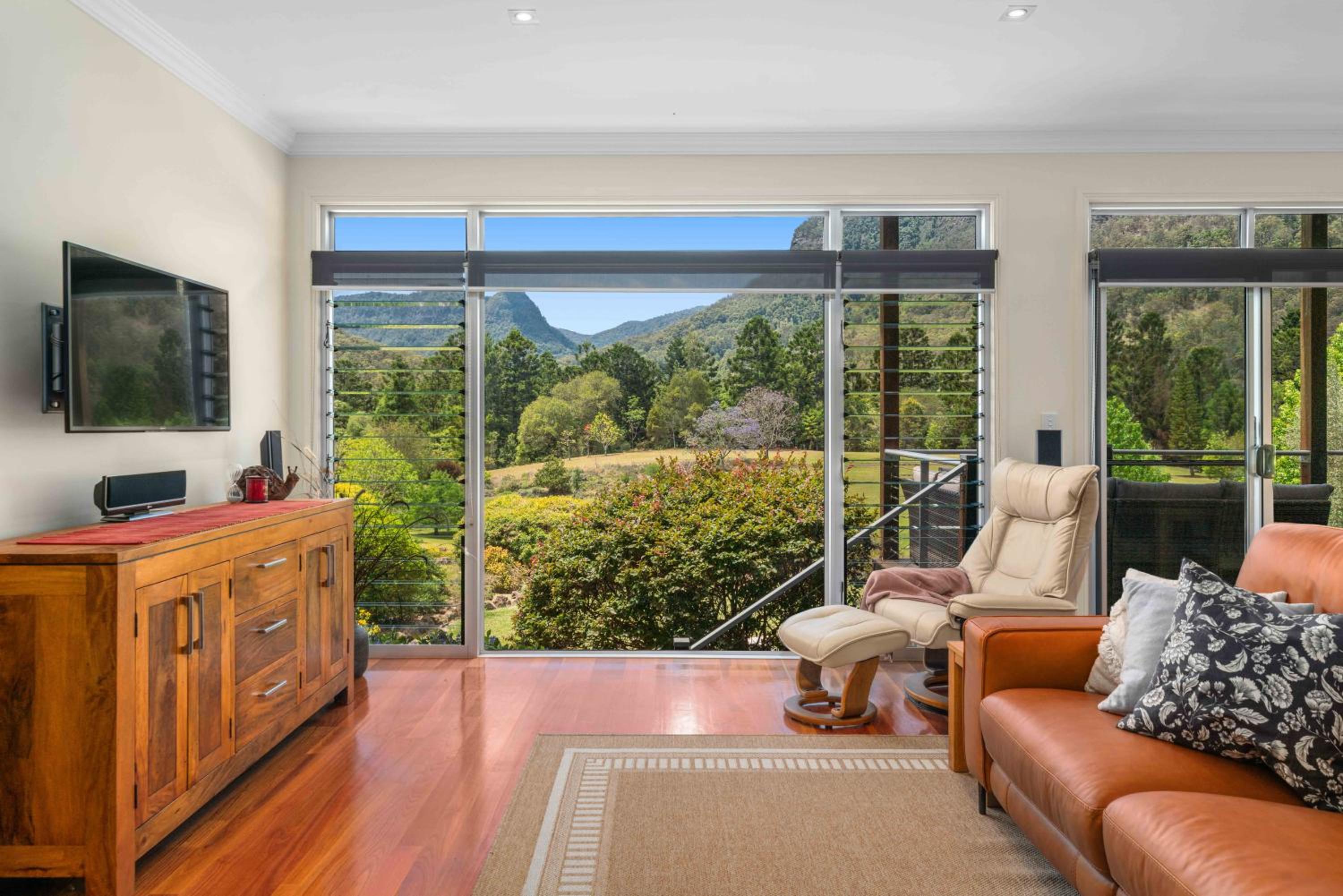 Private luxury in the mountains with running creek