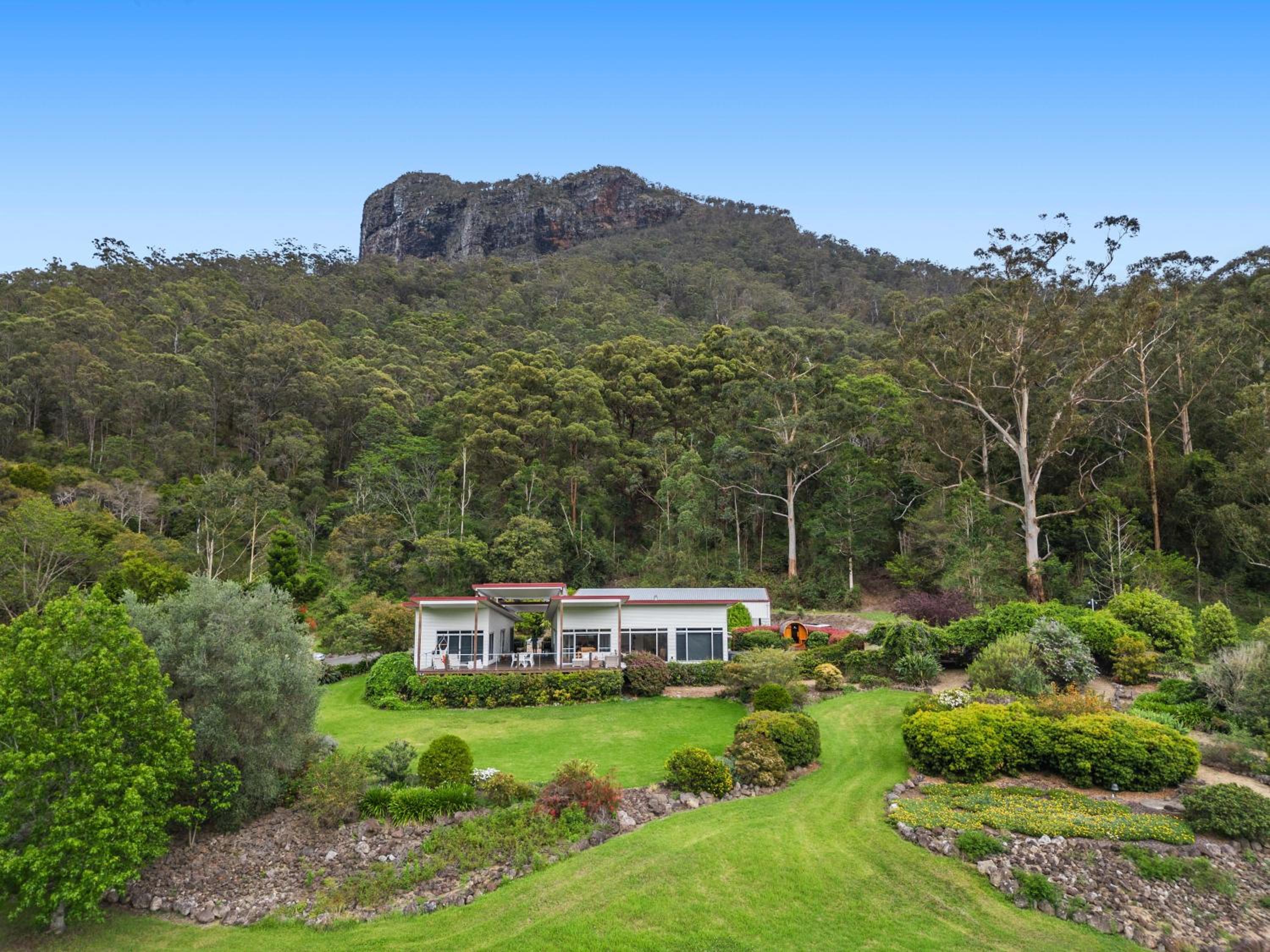 Private luxury in the mountains with running creek