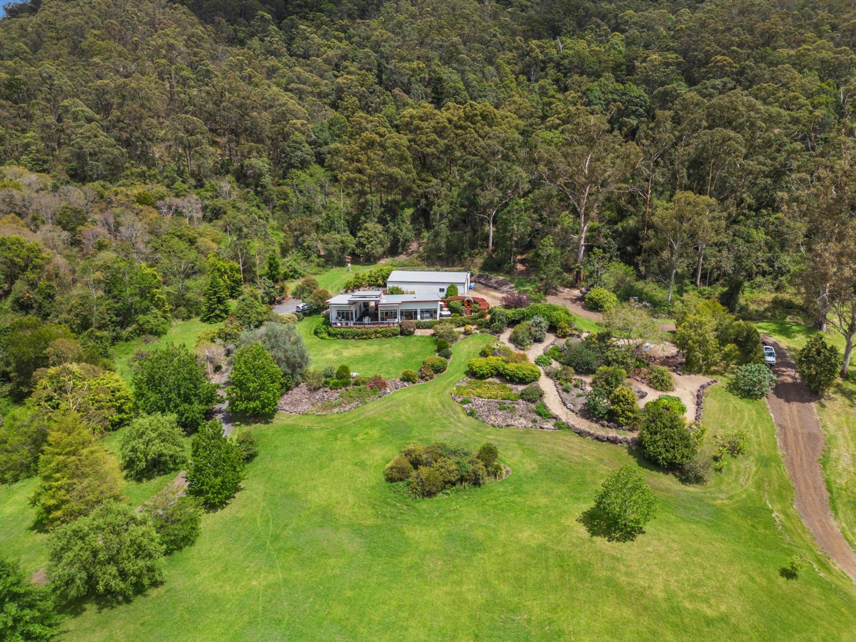 Private luxury in the mountains with running creek
