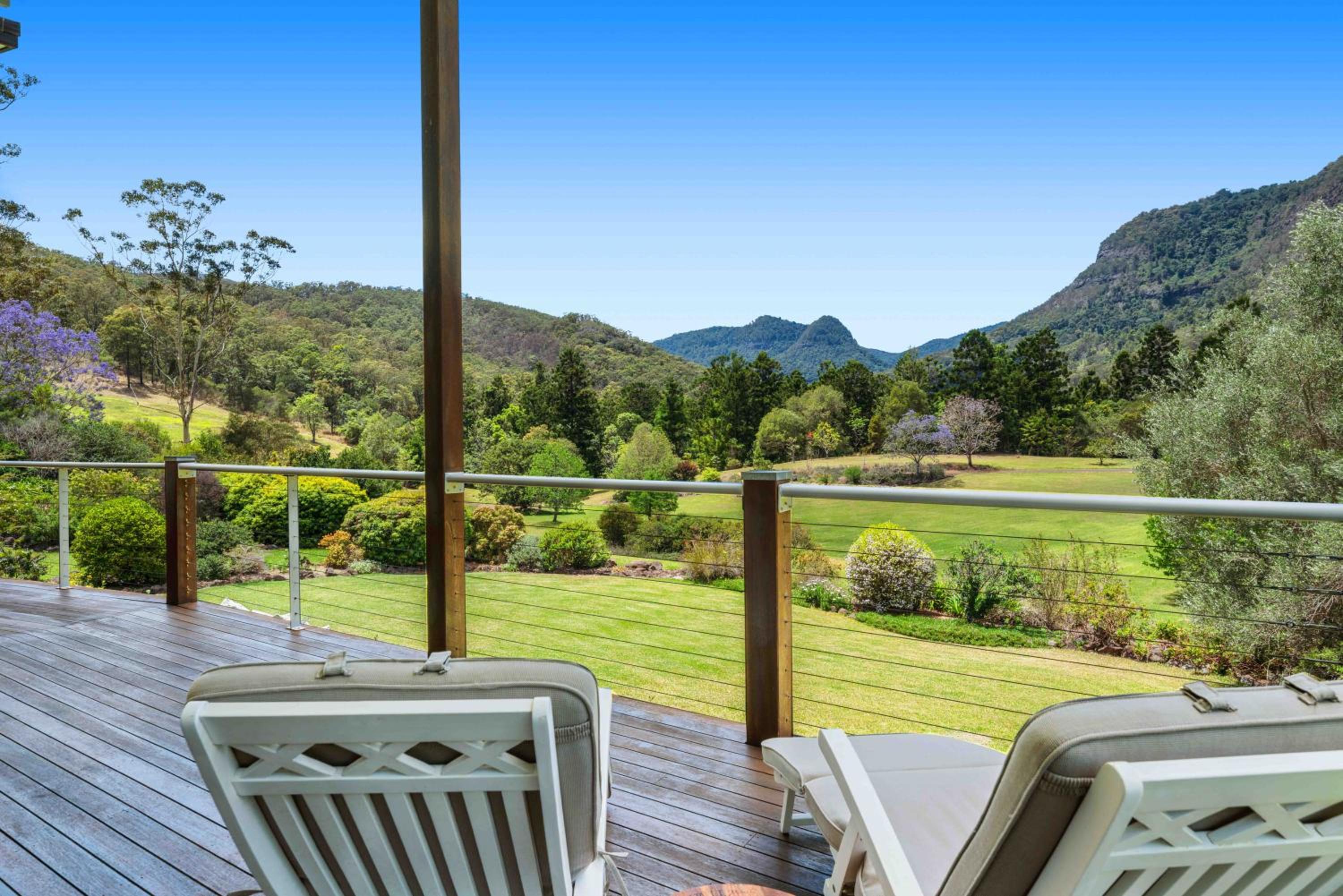 Private luxury in the mountains with running creek