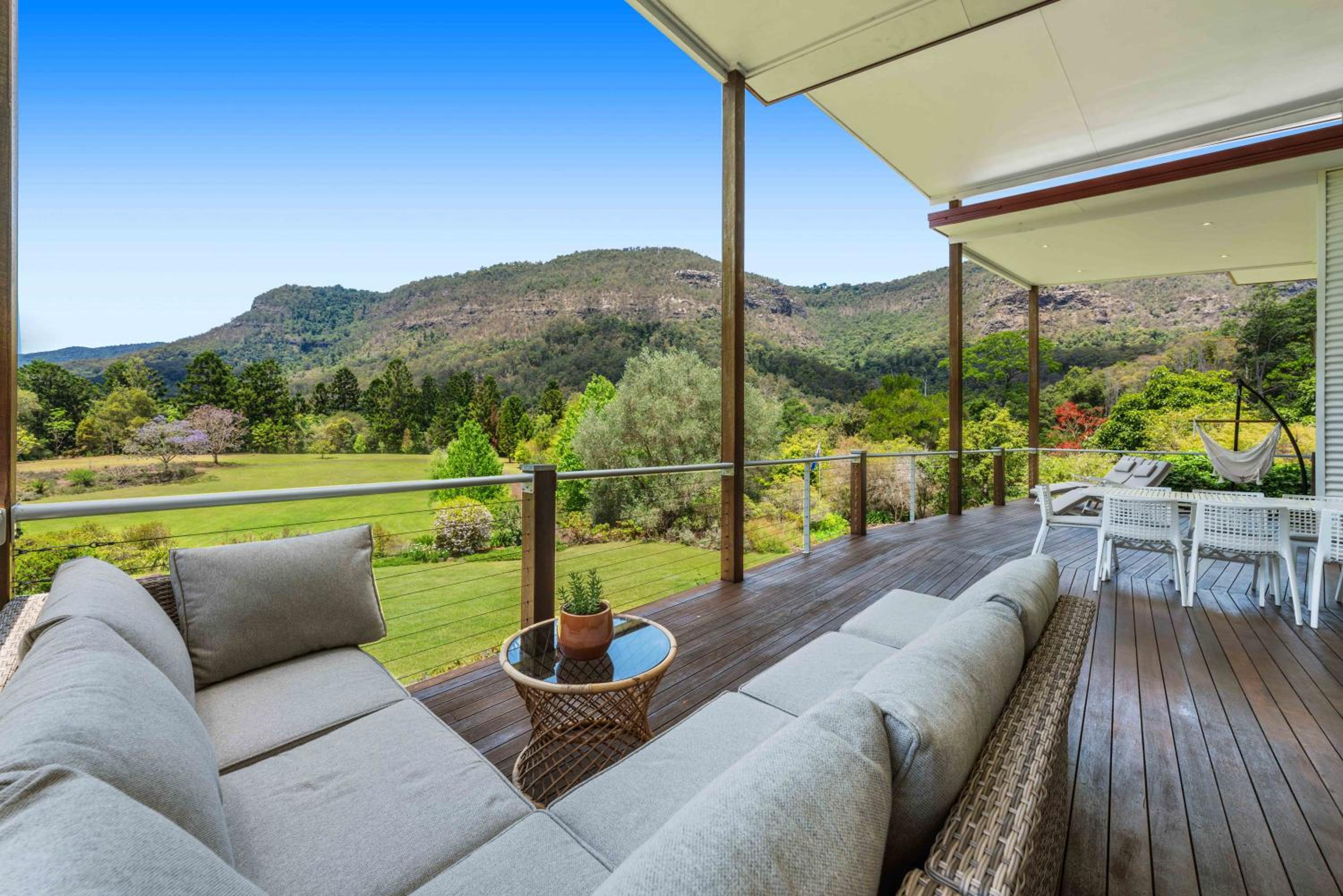 Private luxury in the mountains with running creek