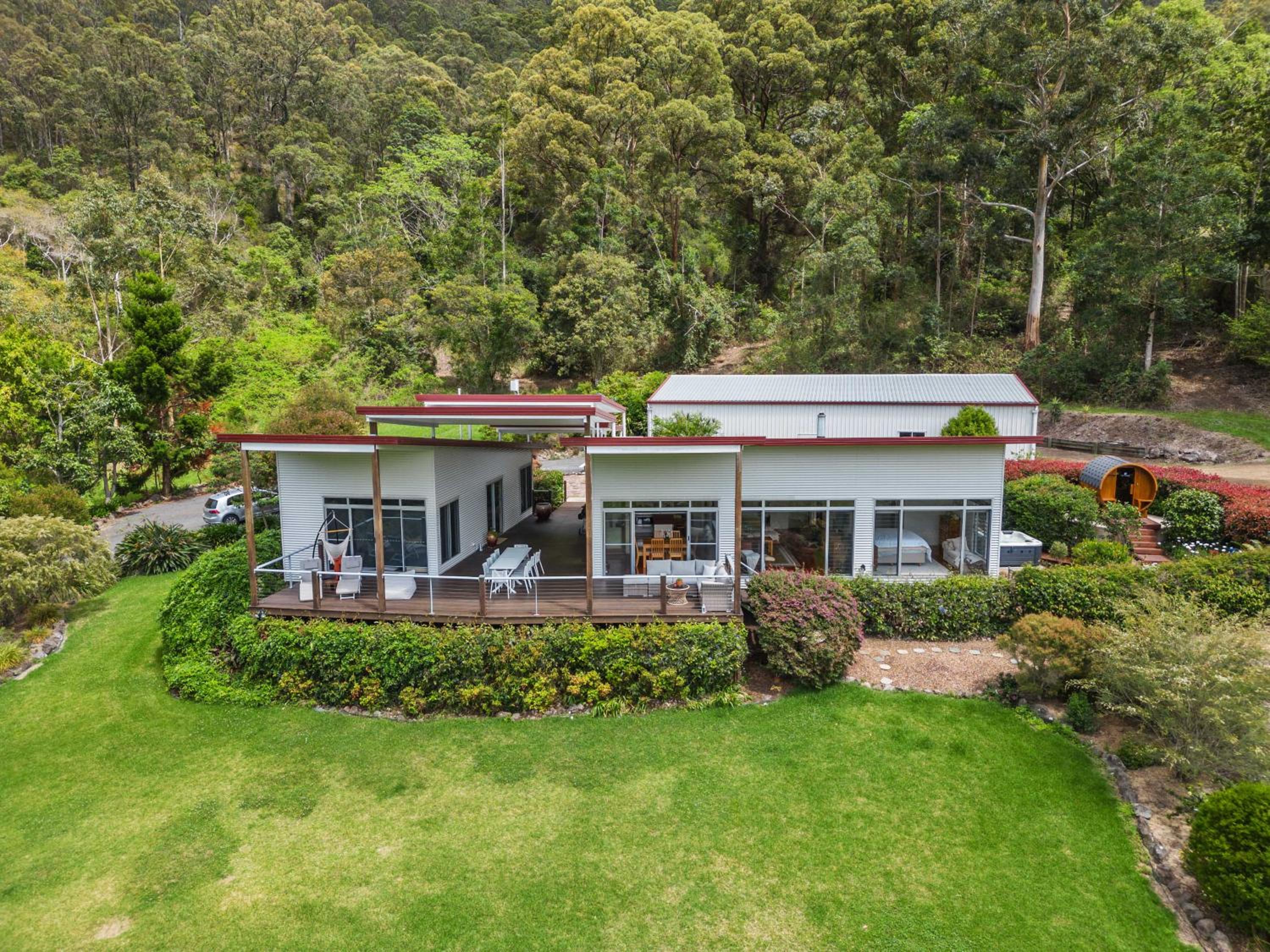 Private luxury in the mountains with running creek