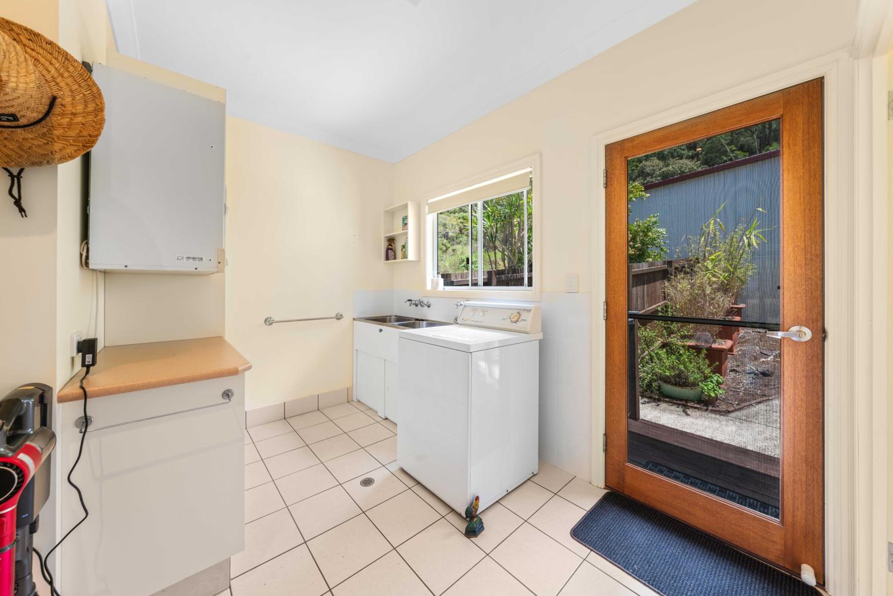 Private luxury in the mountains with running creek