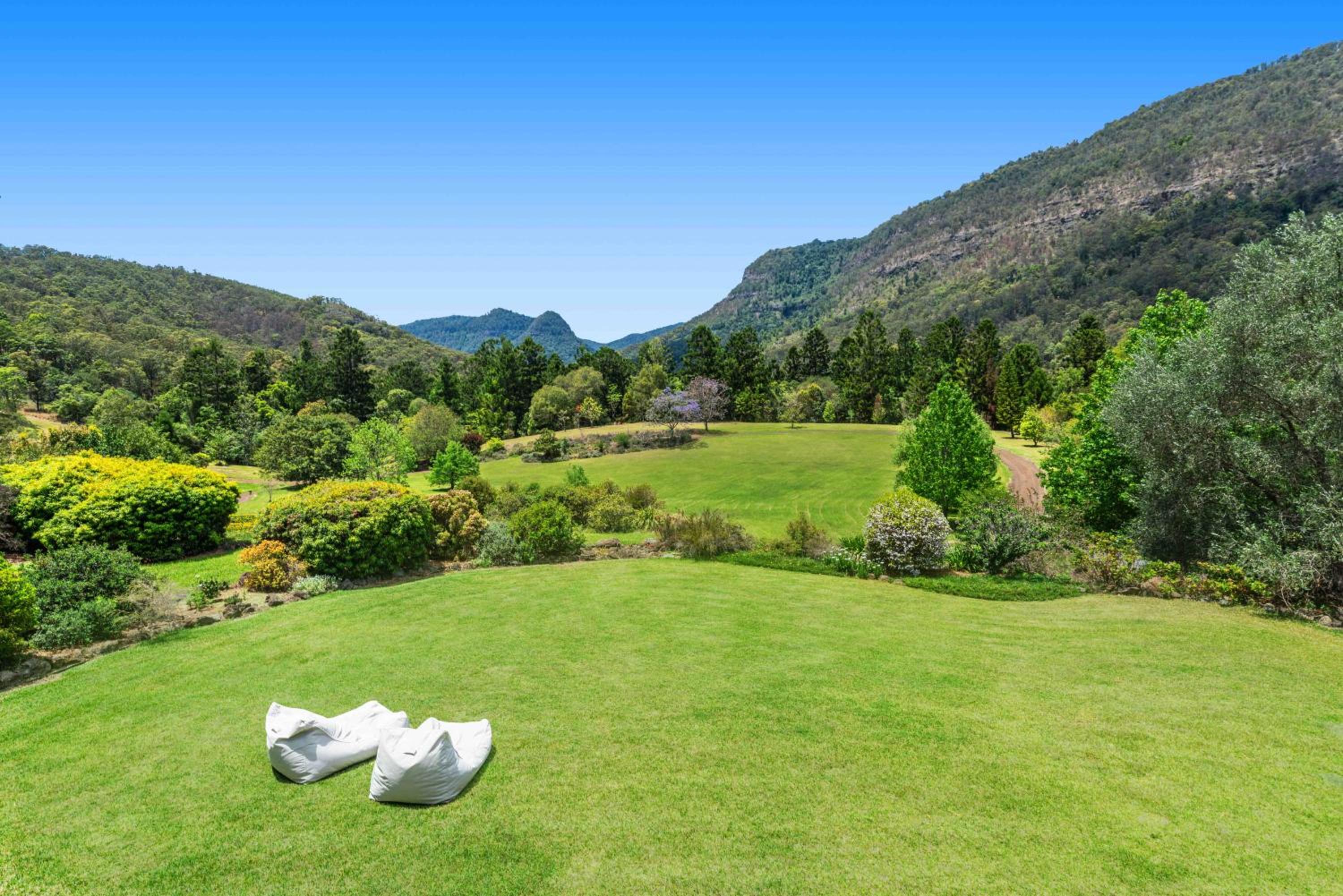 Private luxury in the mountains with running creek