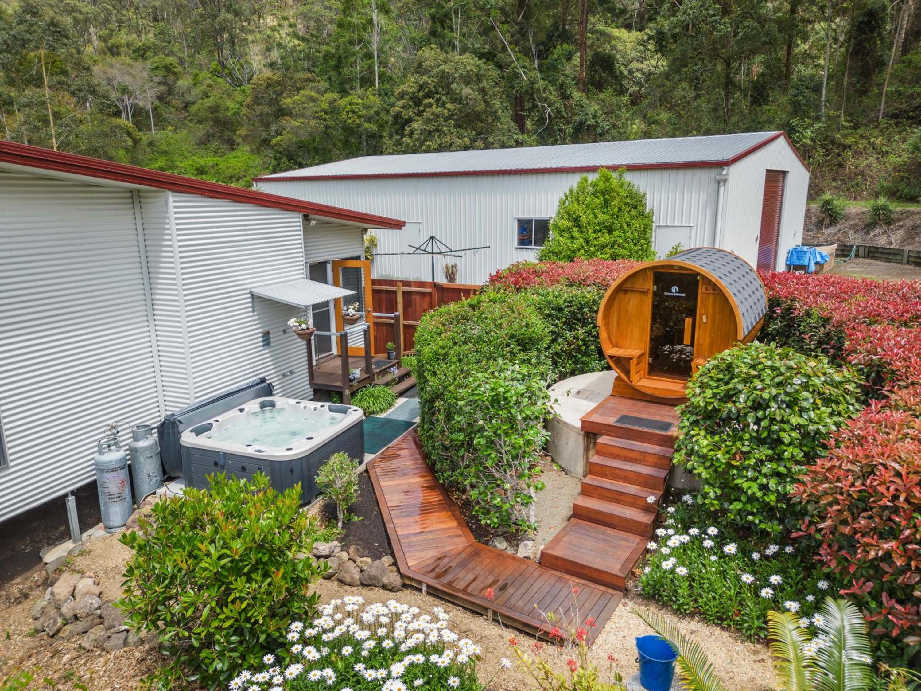 Private luxury in the mountains with running creek