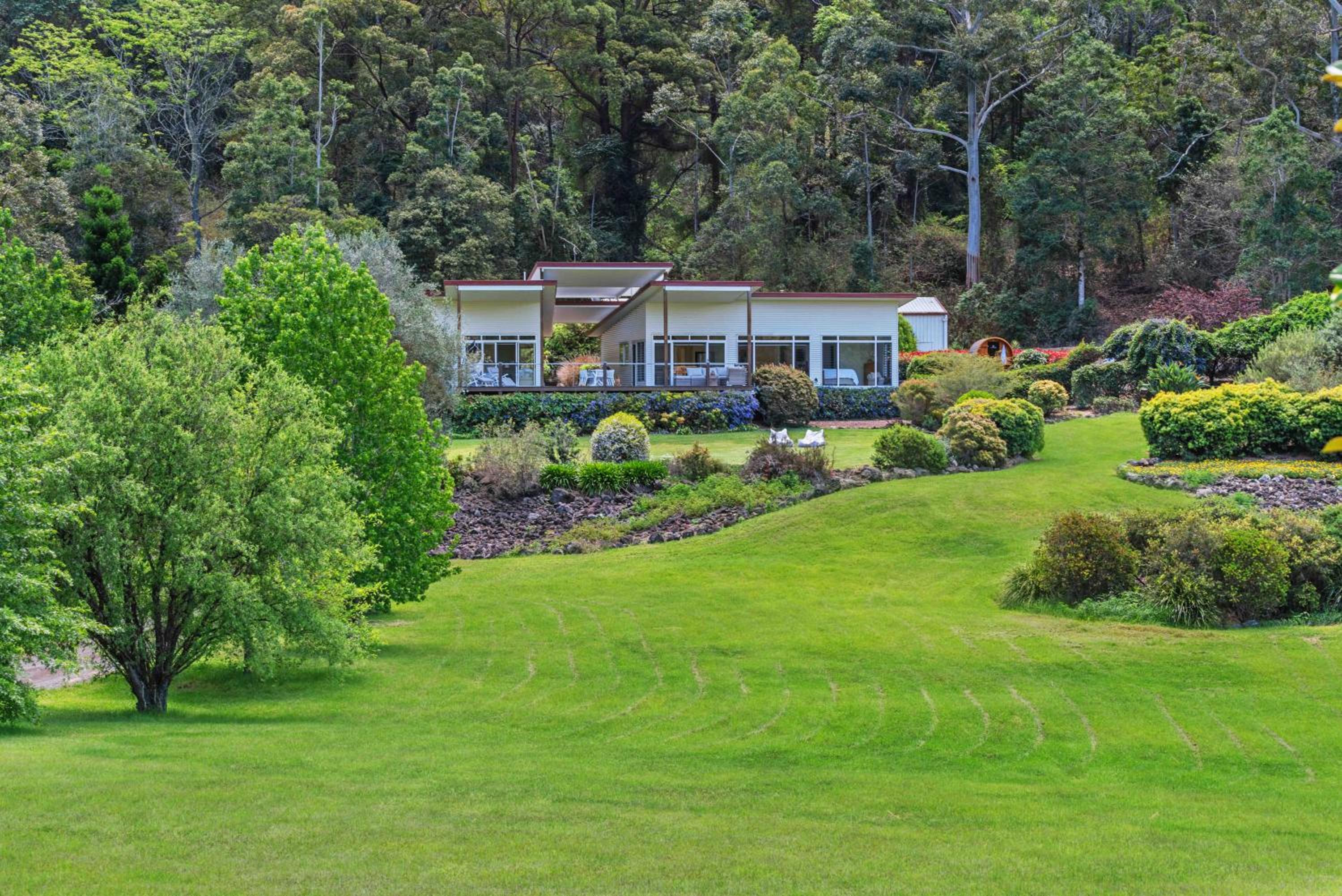 Private luxury in the mountains with running creek