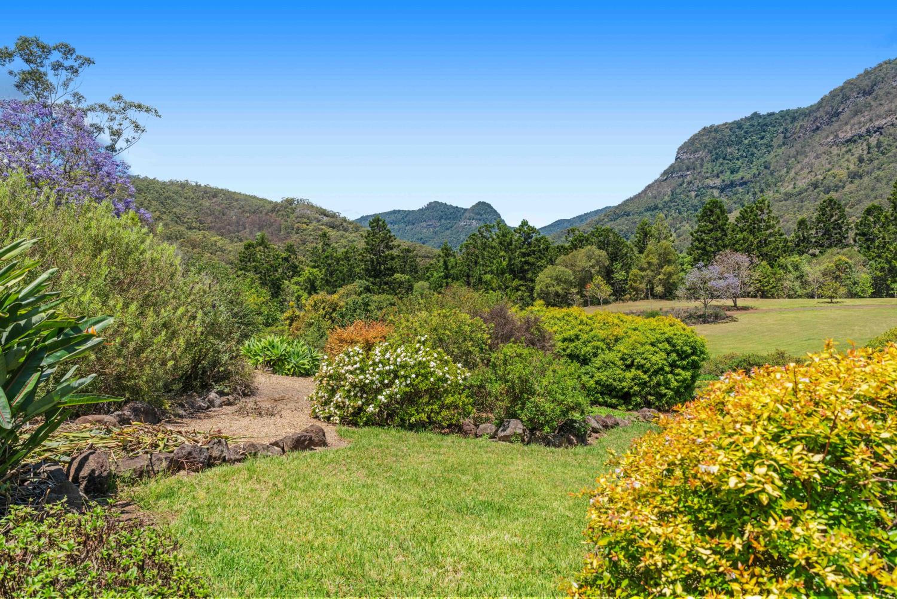 Private luxury in the mountains with running creek