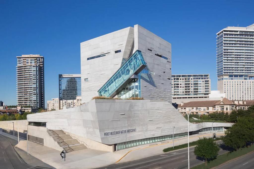 Luxury 4BR Dallas Home Game Room Fire Pit Gym view 4