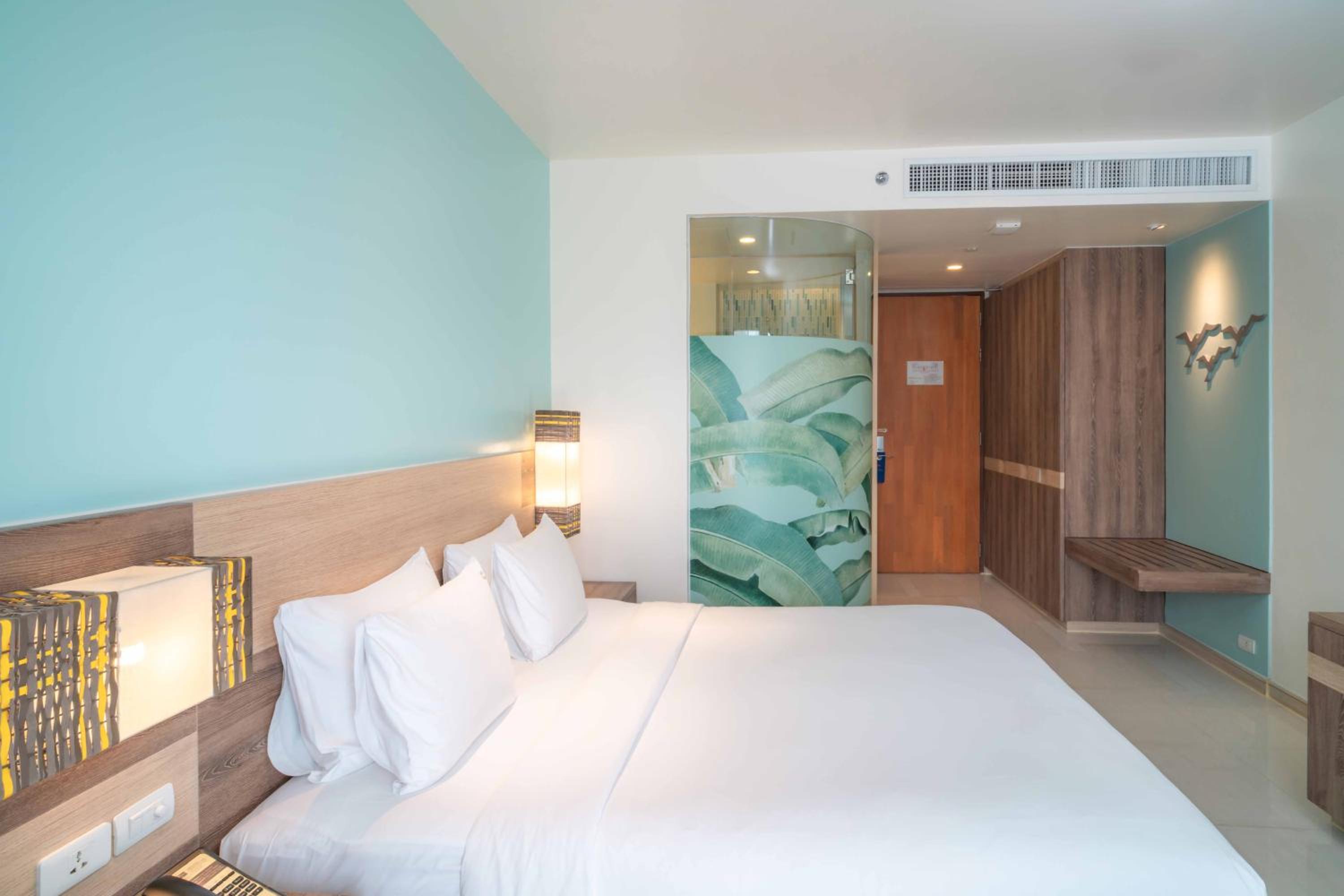 Holiday Inn Express Phuket Patong Beach Central by IHG