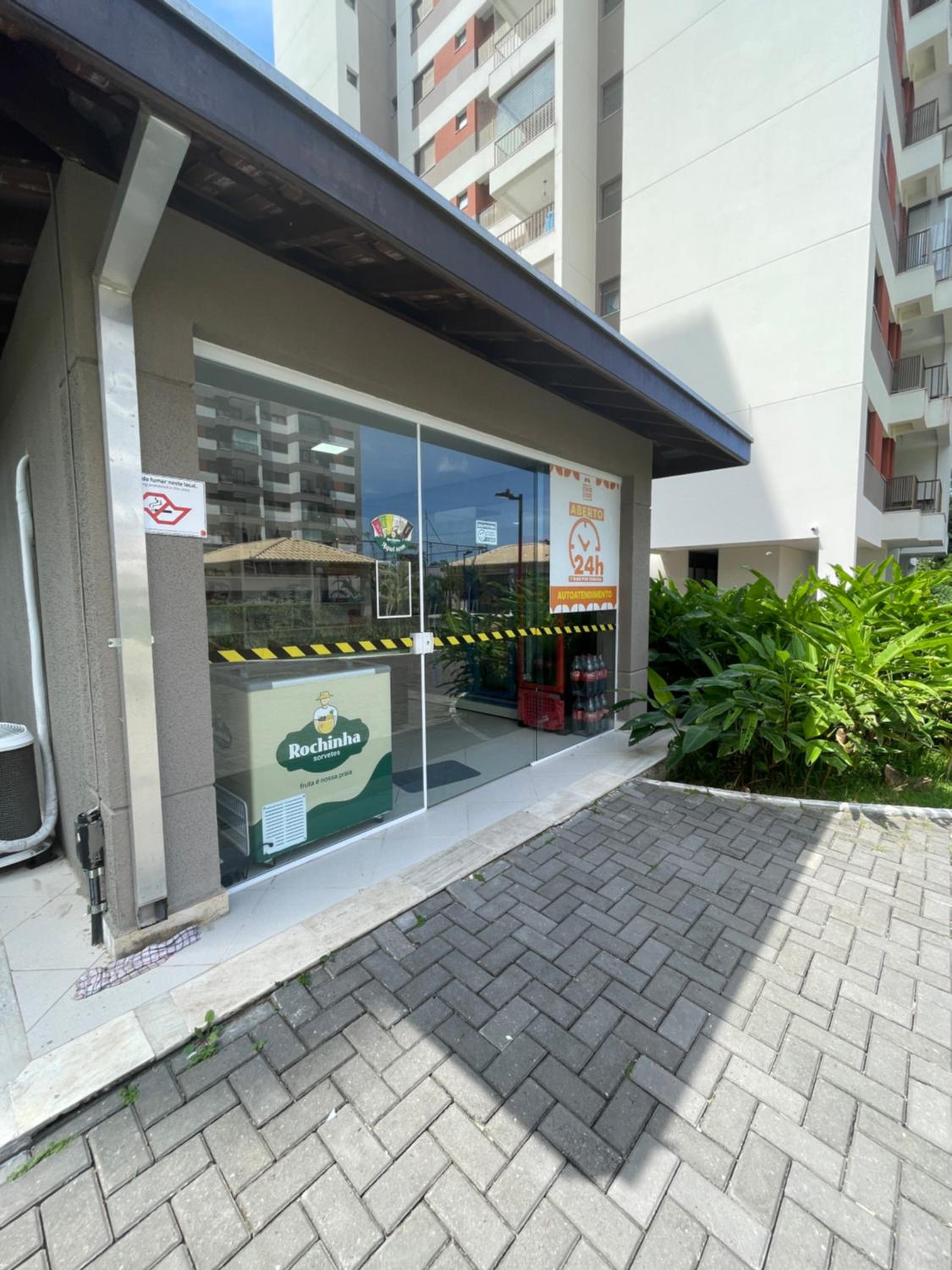 Apartamento no 9° andar com piscina
