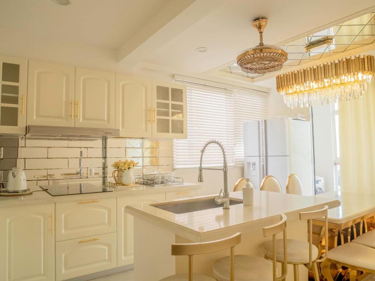 Beachfront Seaview Apartment