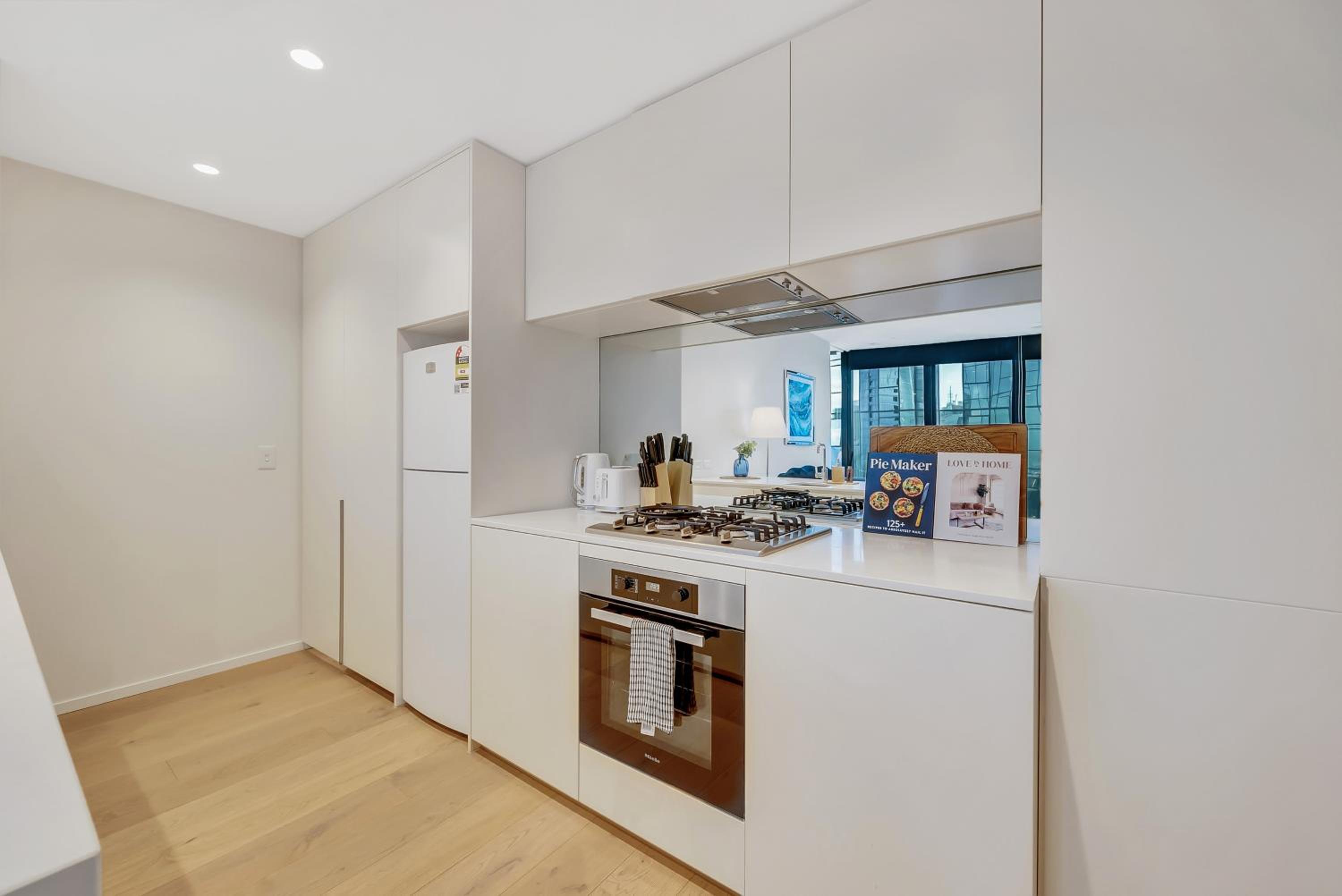 Melbourne Square Apartments