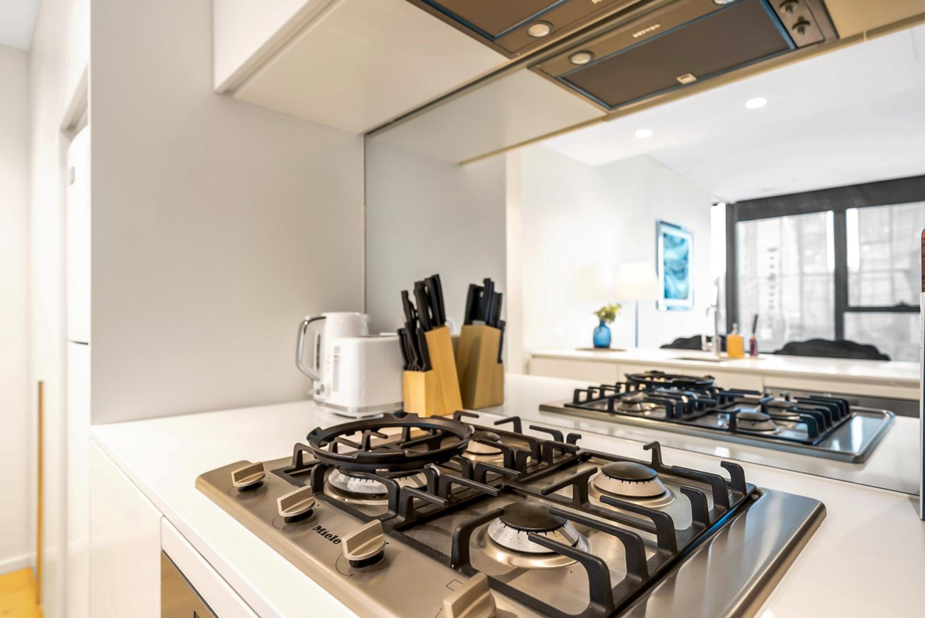 Melbourne Square Apartments