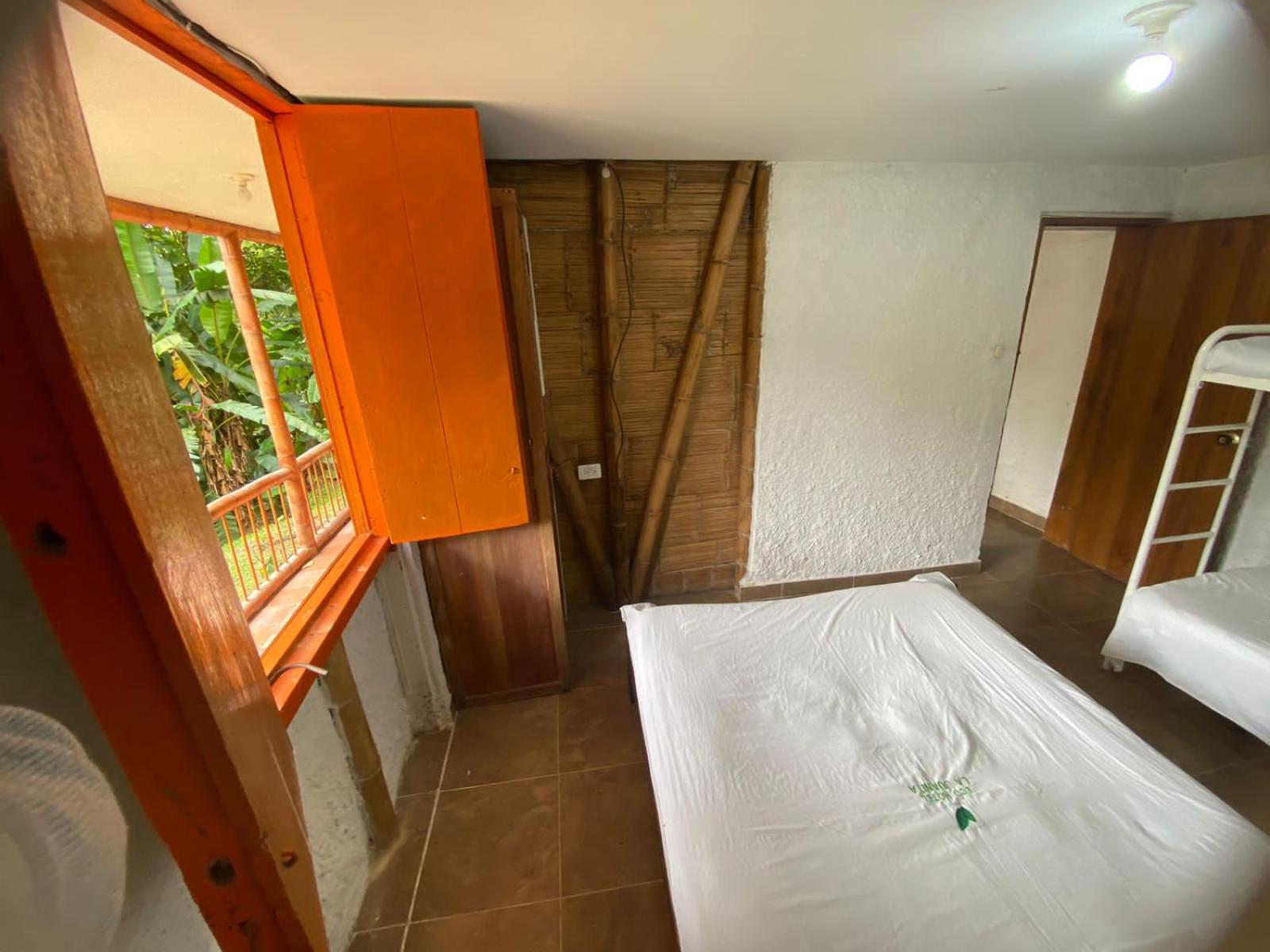Cabaña rural con piscina