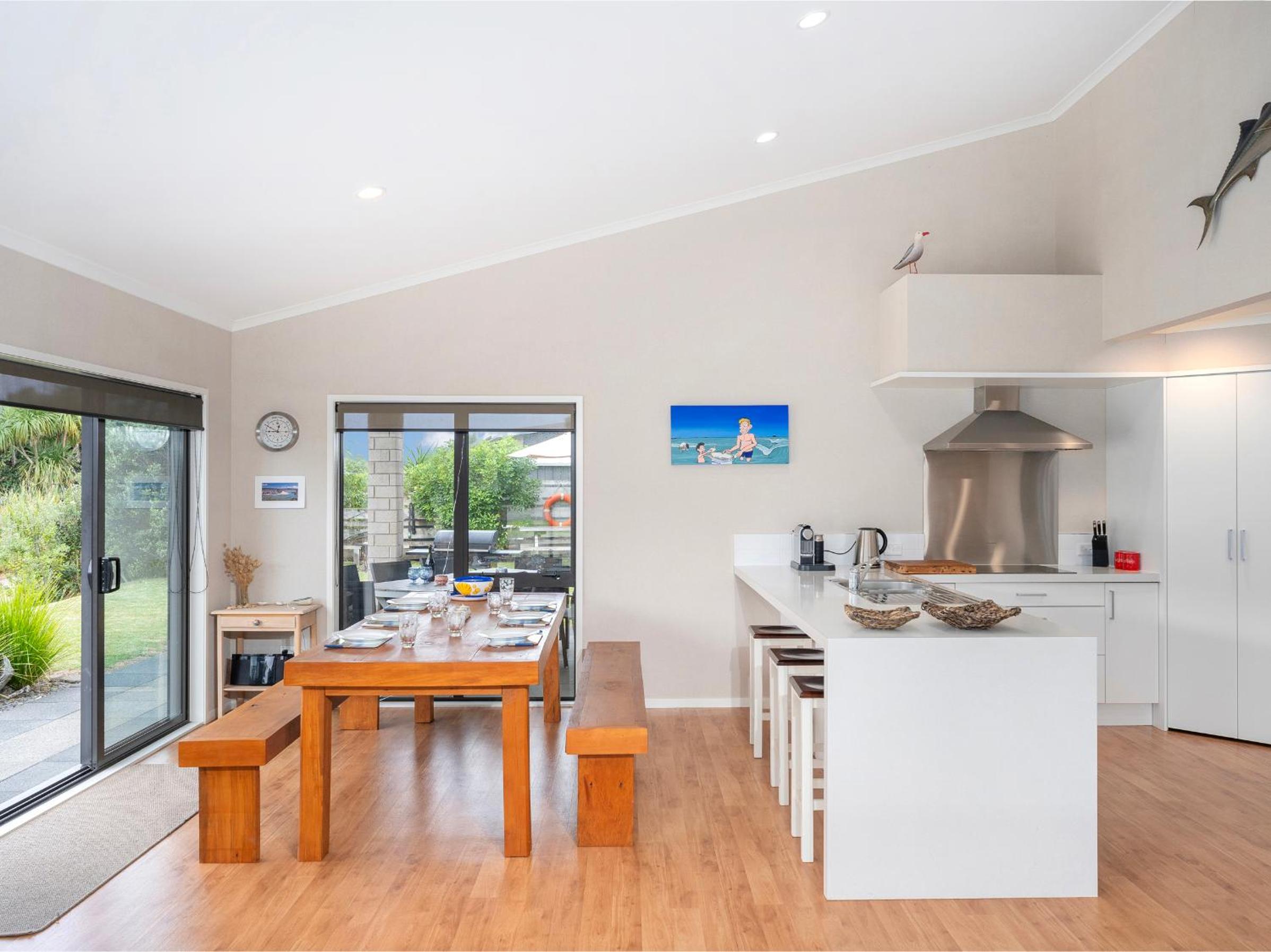 Sun Seekers Lookout - Whitianga Holiday Home view 2